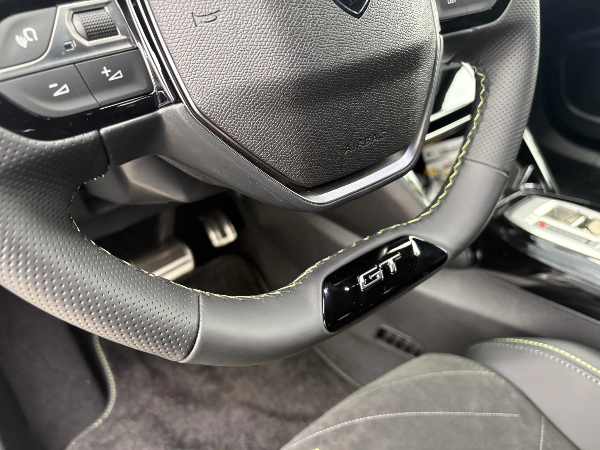 Peugeot 2008 1.2 Hybrid 145 GT