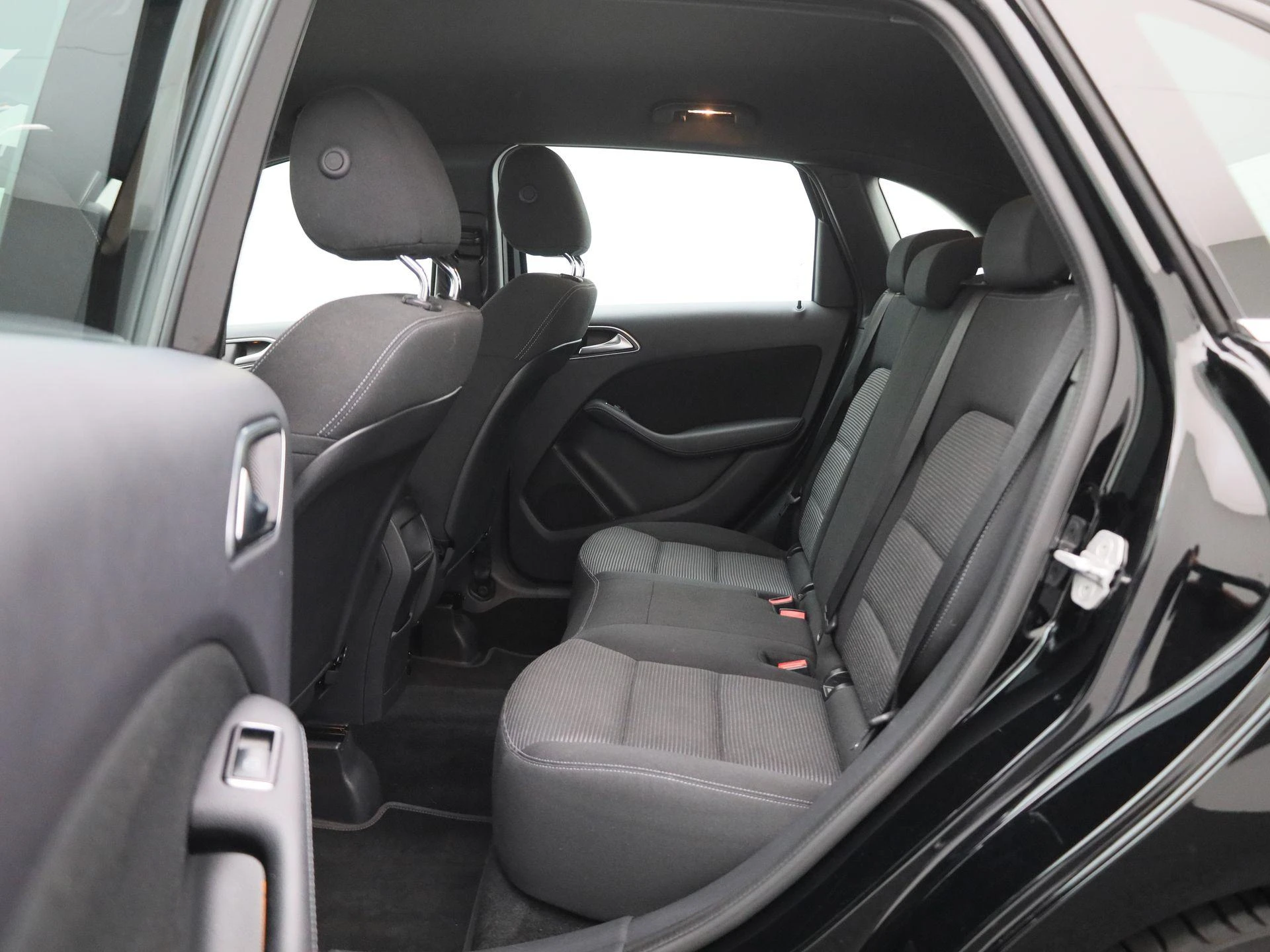 Mercedes-Benz-B-Klasse-image-11
