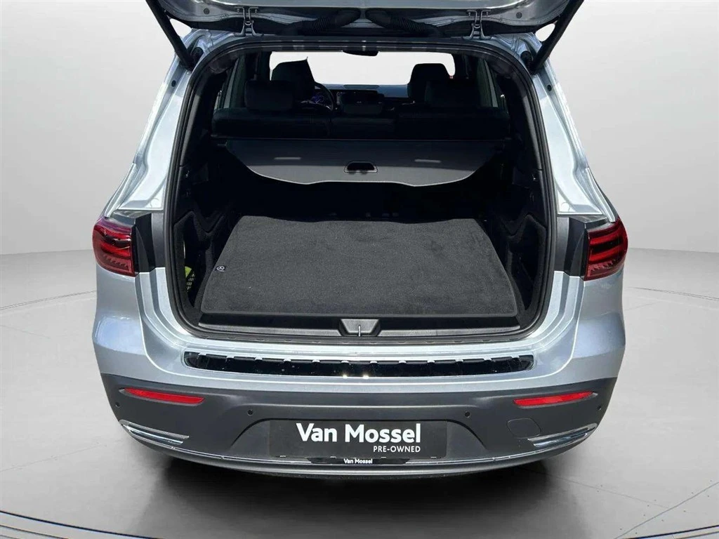 Mercedes-Benz-EQB-image-18