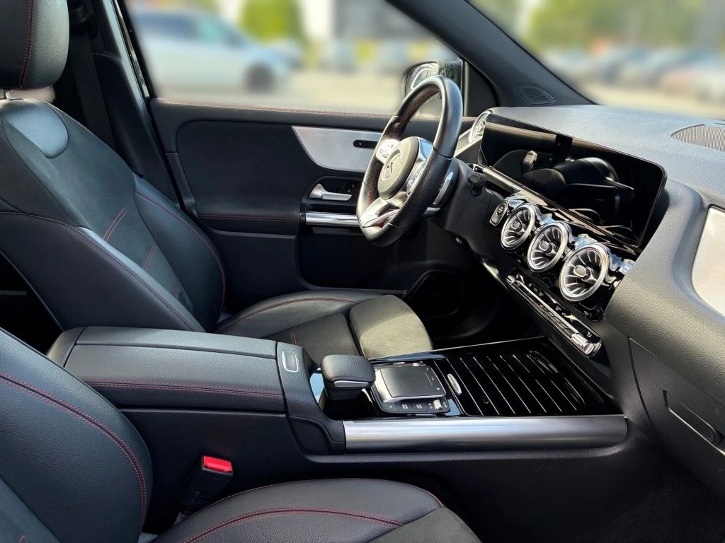 Mercedes-Benz-GLA 250-image-15