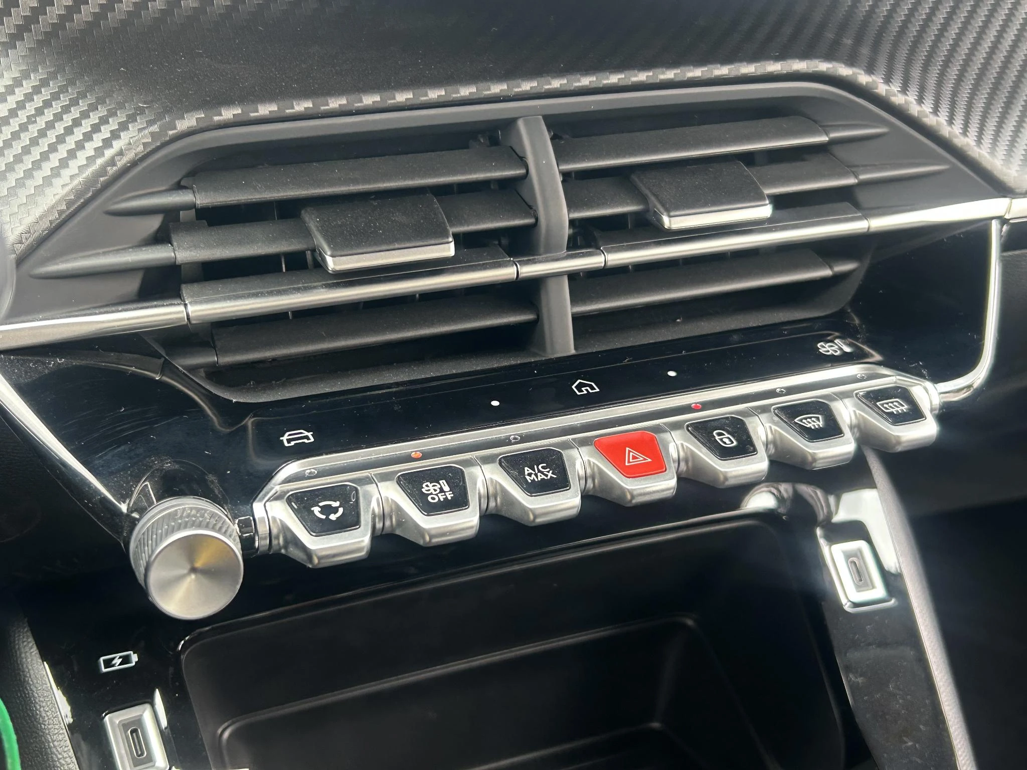 Peugeot-208-image-17