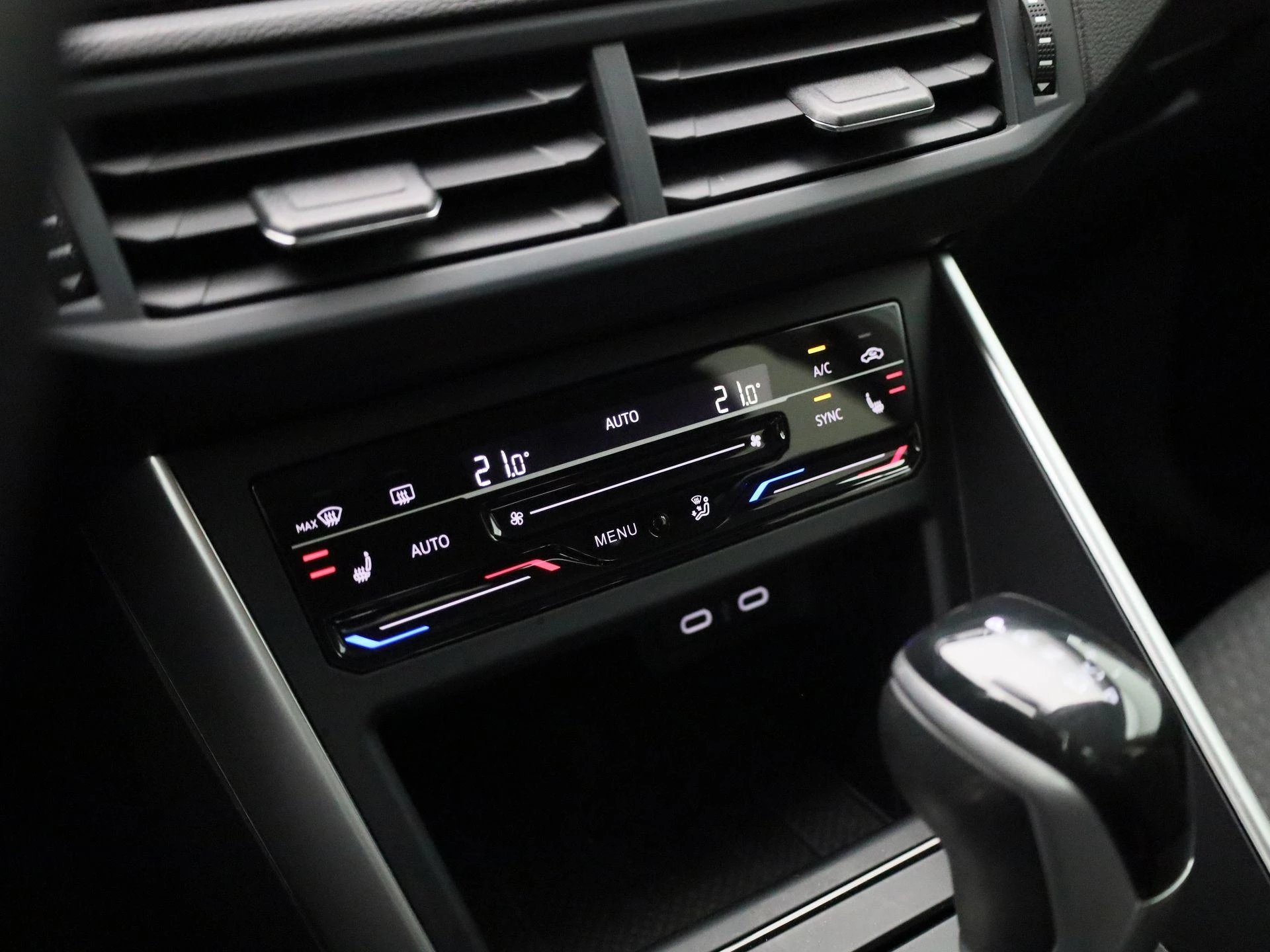 Volkswagen-Polo-image-15