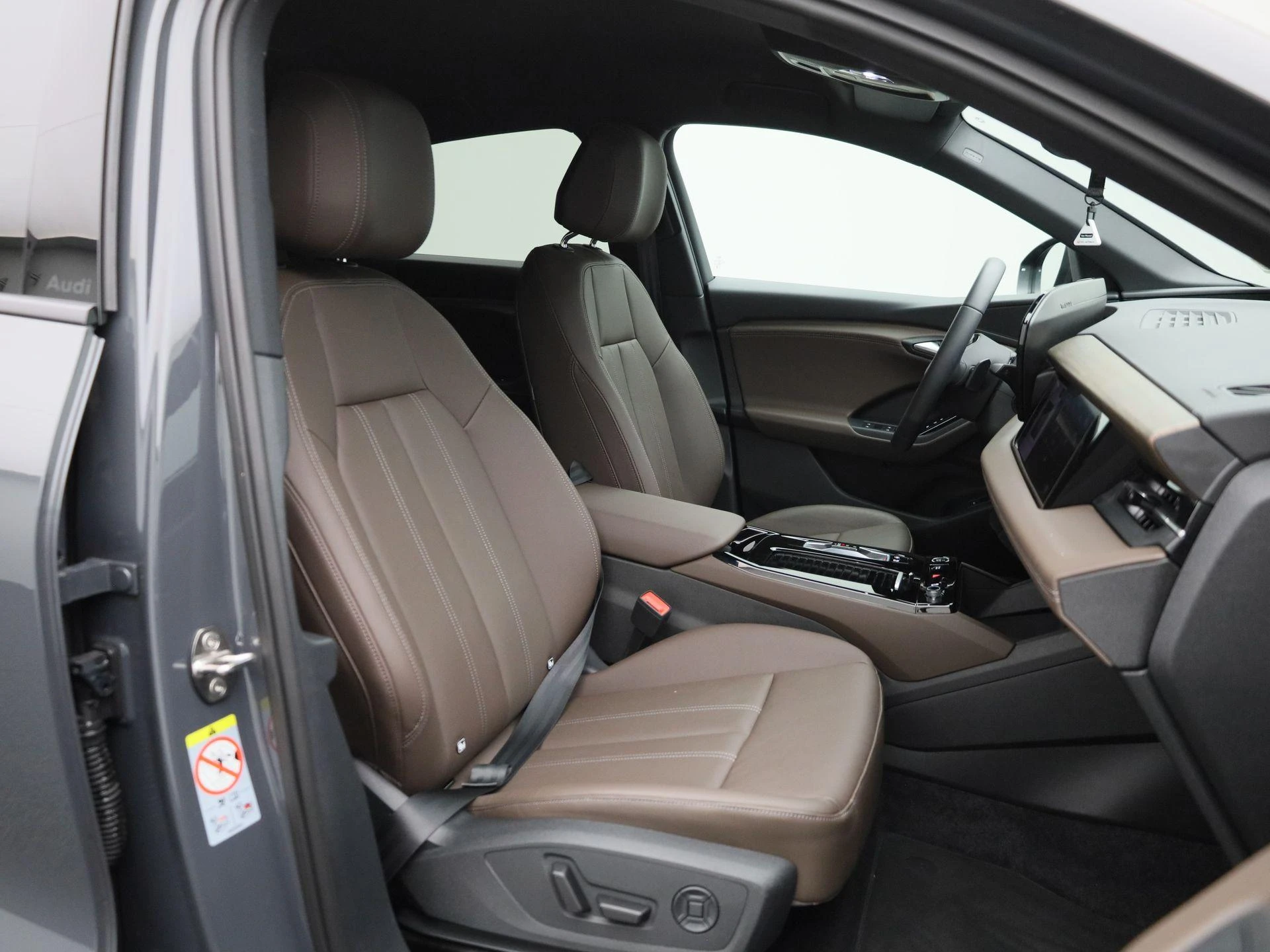 Audi-Q6 e-tron-image-40