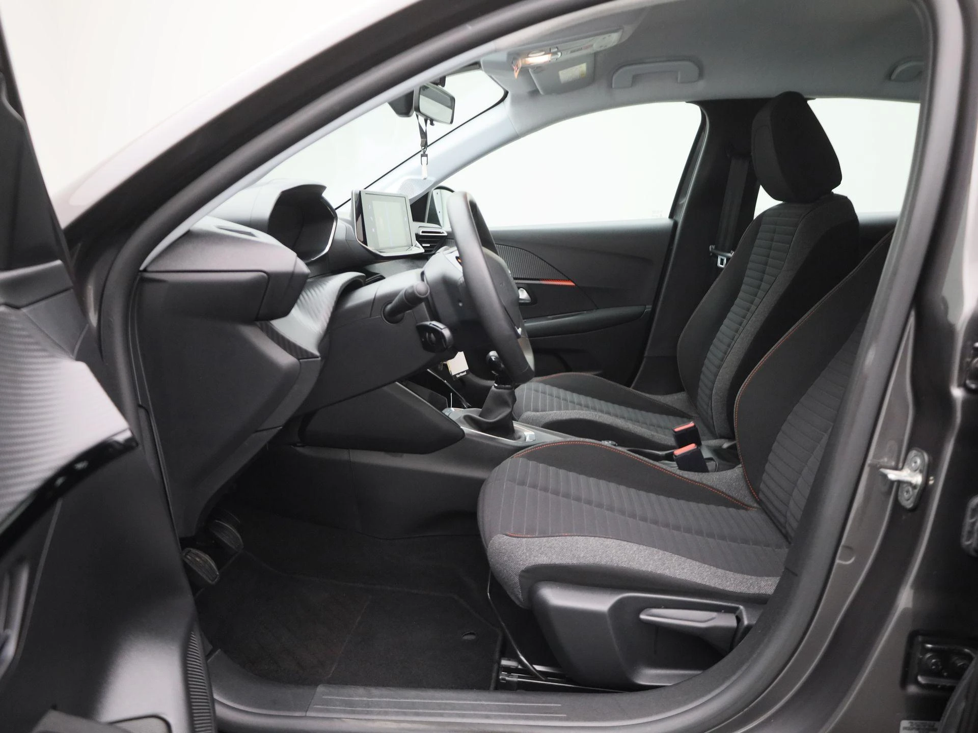 Peugeot 208 - 11