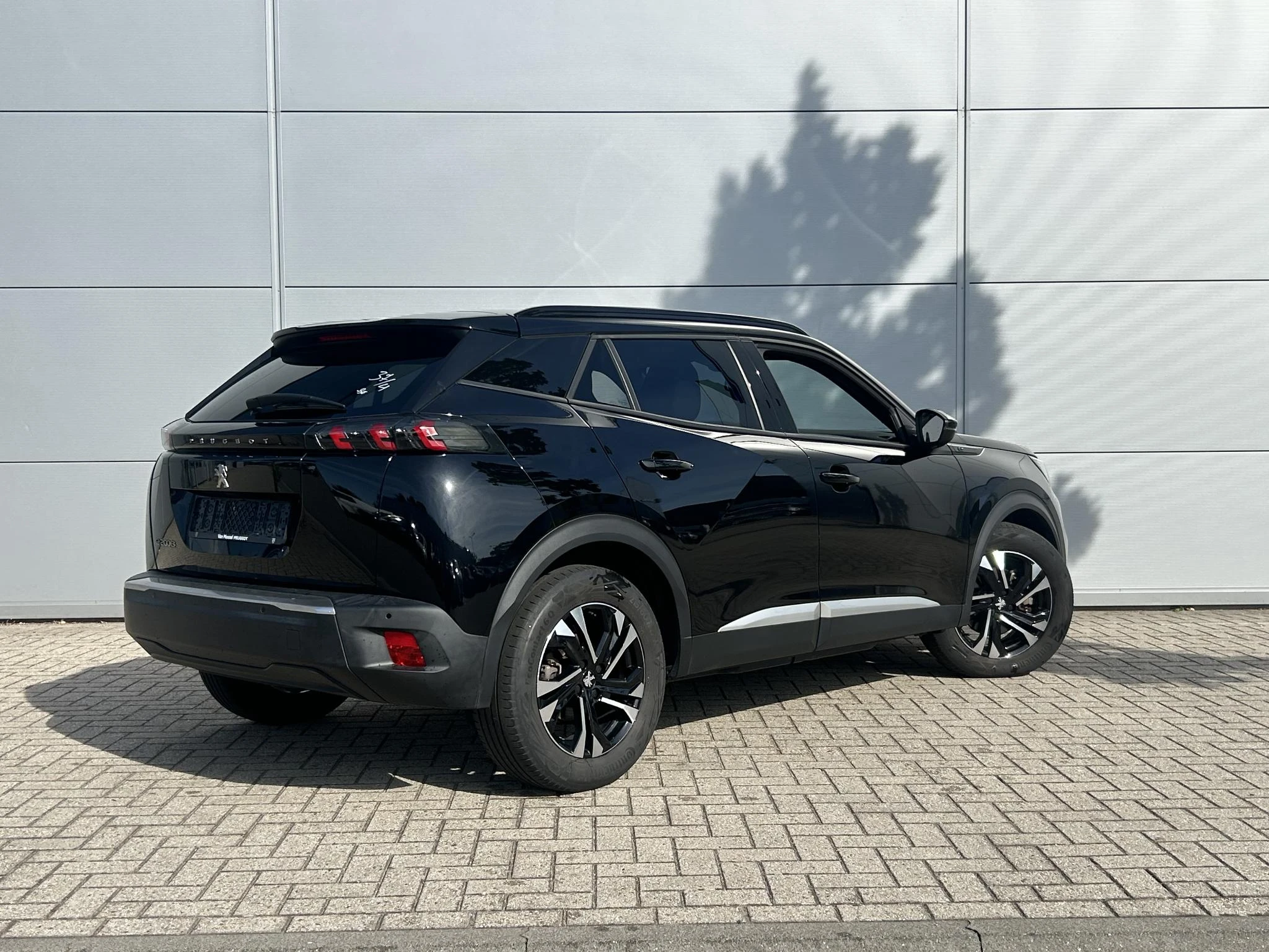 Peugeot-e-2008-image-5