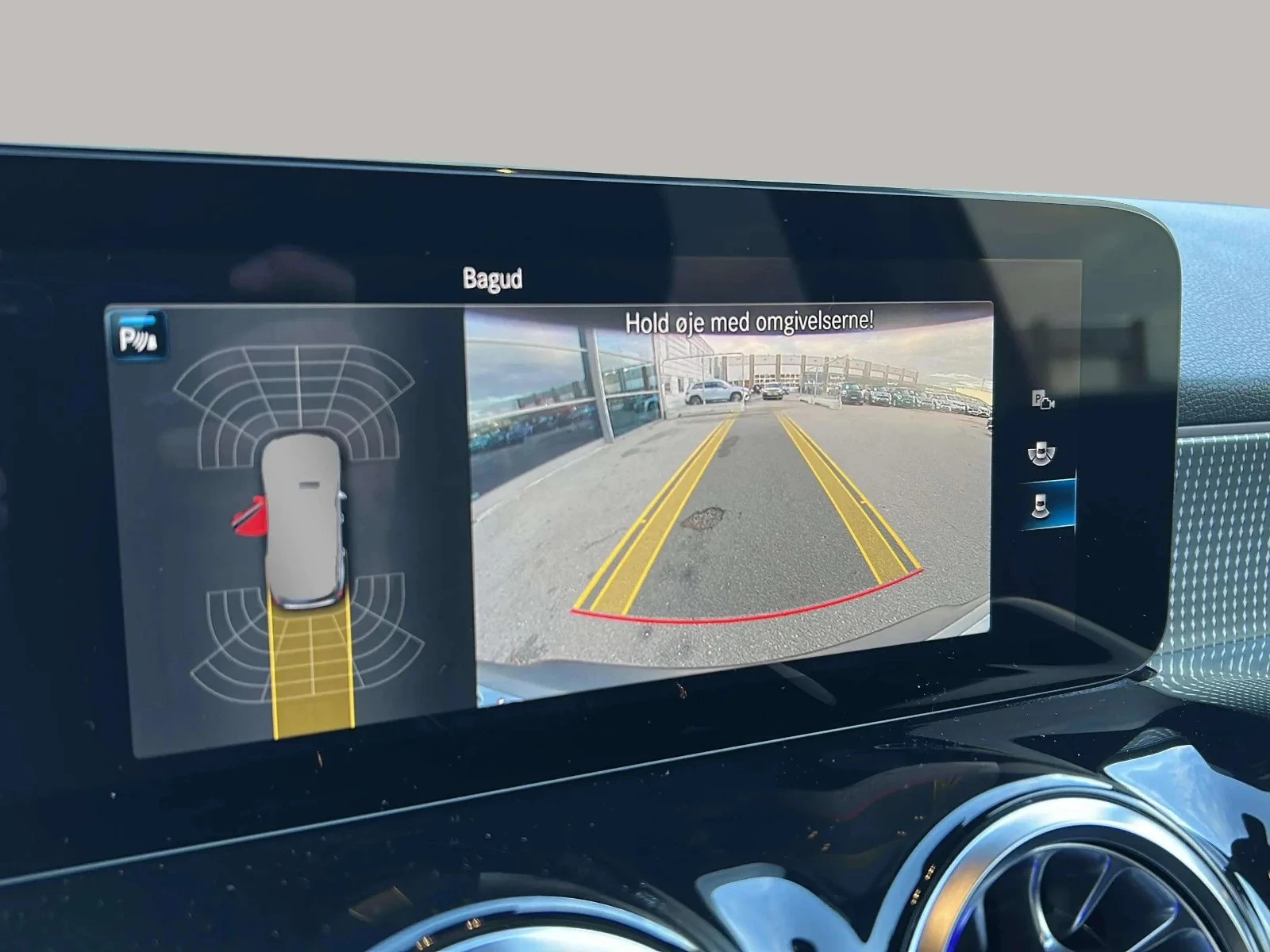 Mercedes-Benz-EQB-image-18