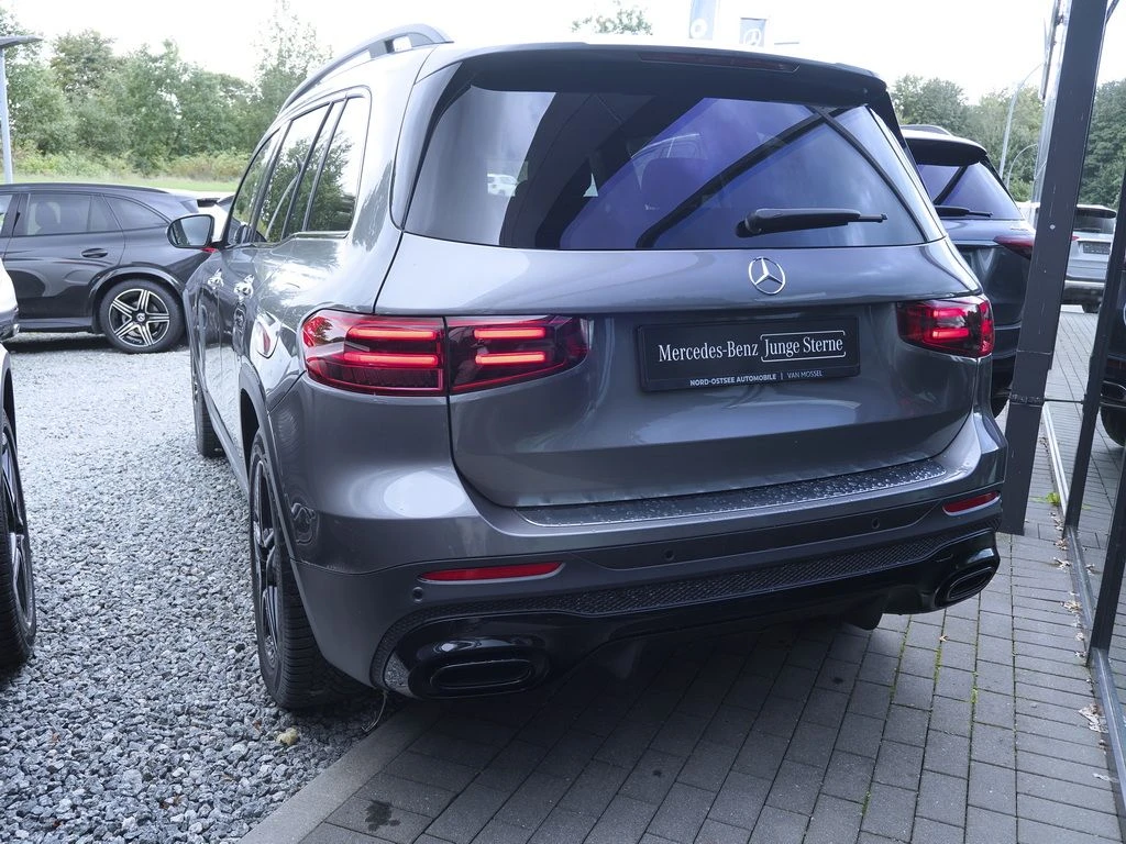 Mercedes-Benz-GLB 200-image-5