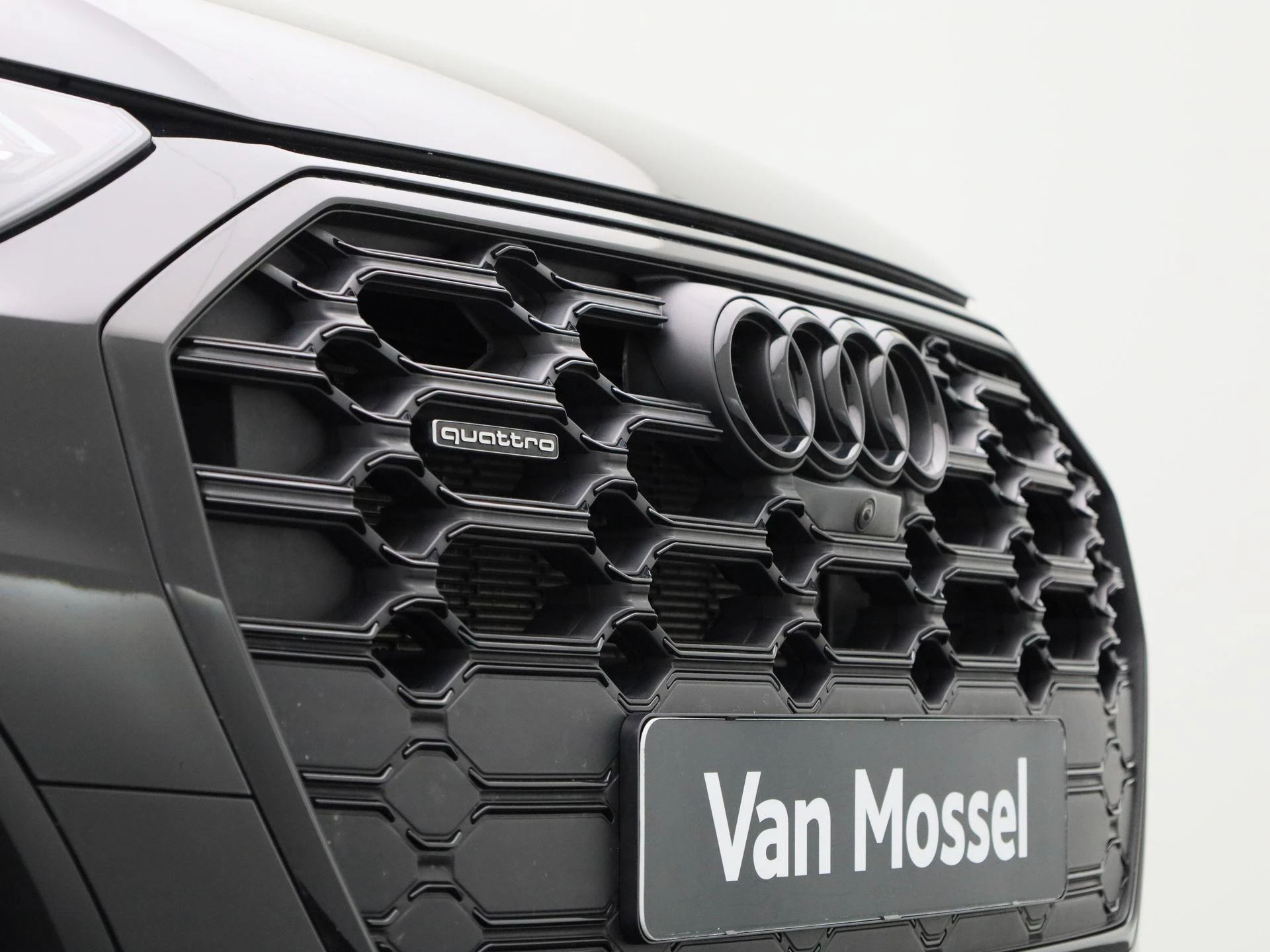 Audi Q5 50 TFSI e S edition Competition 299 PK