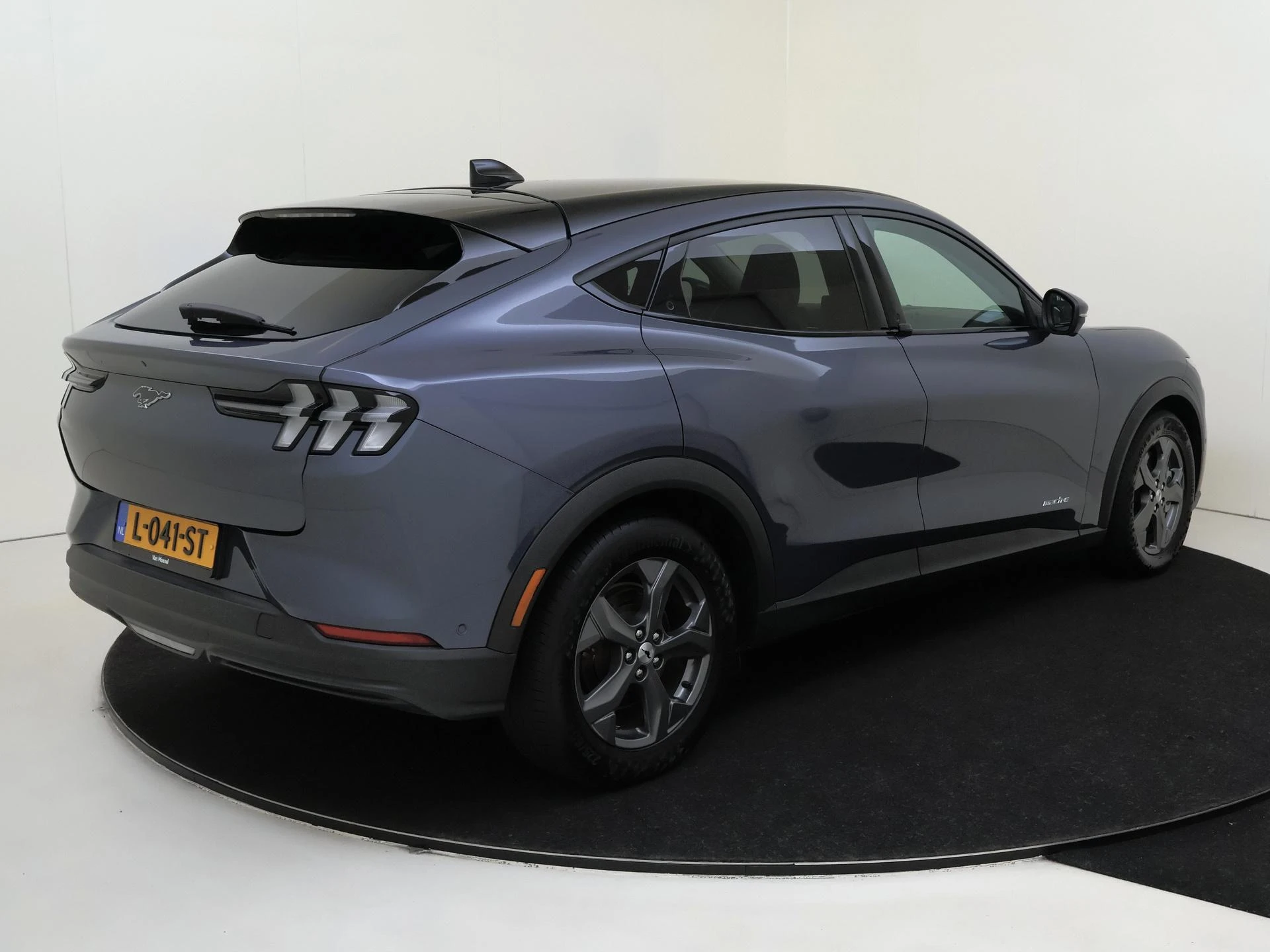Ford-Mustang Mach-E-image-3