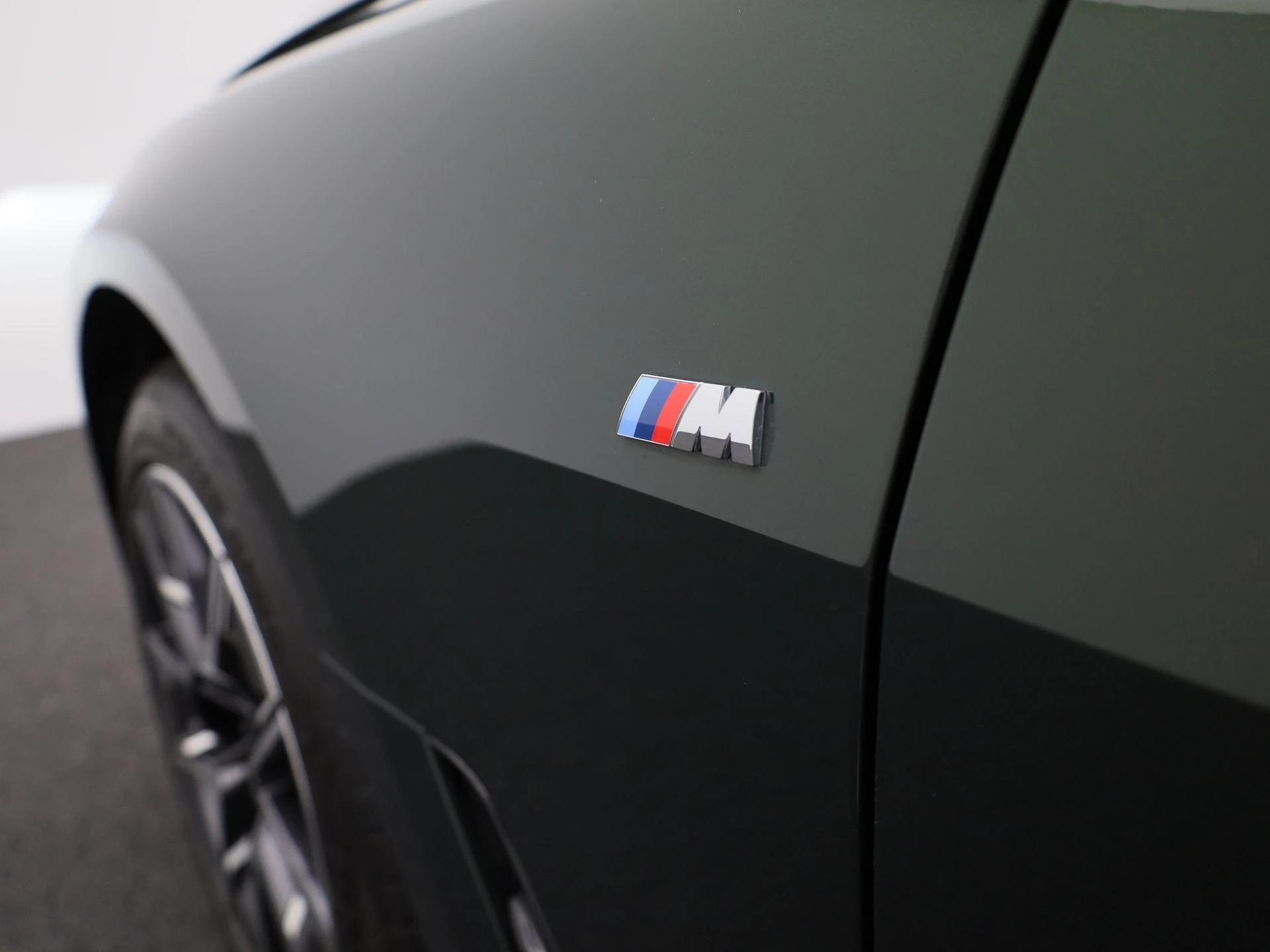 BMW-i4-image-39