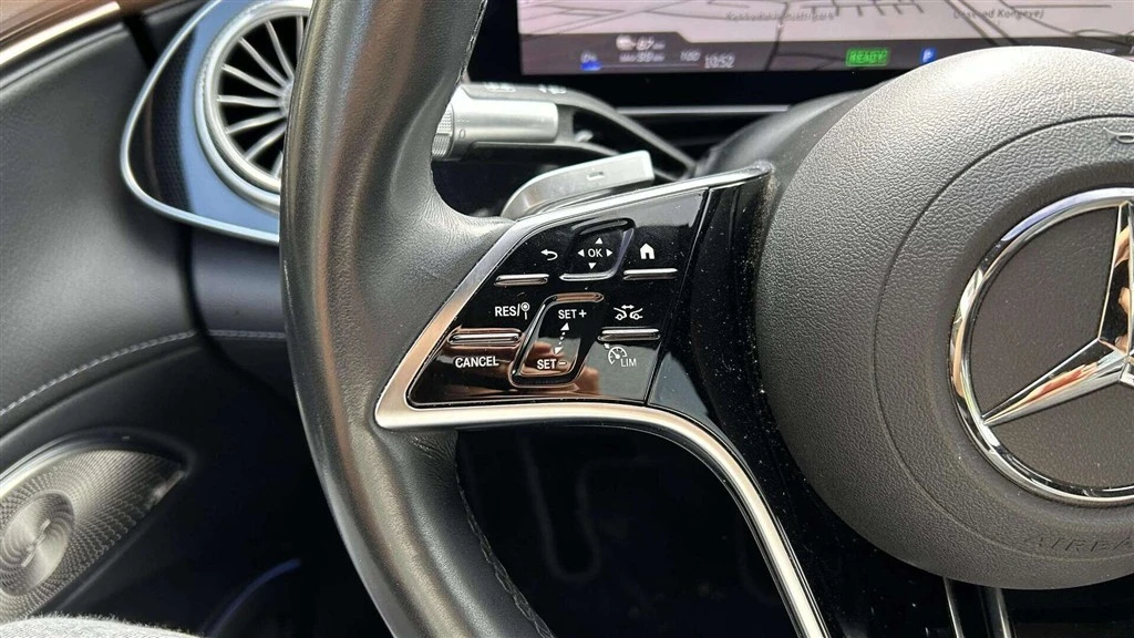 Mercedes-Benz-EQS-image-11