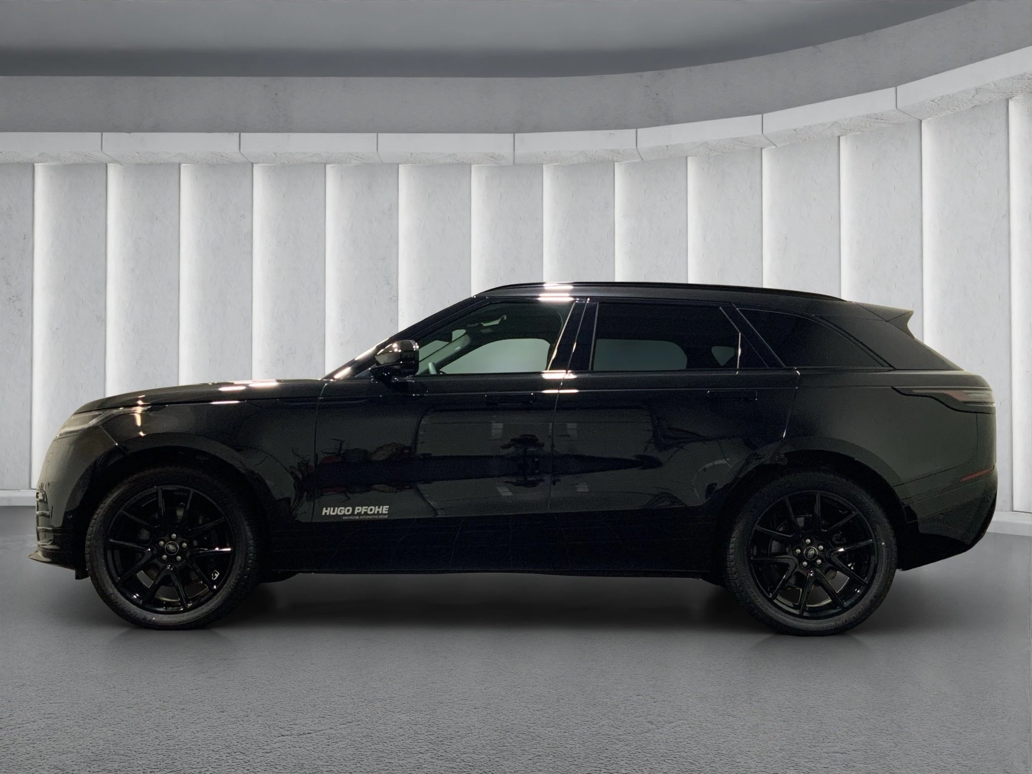 Land Rover-Range Rover Velar-image-4