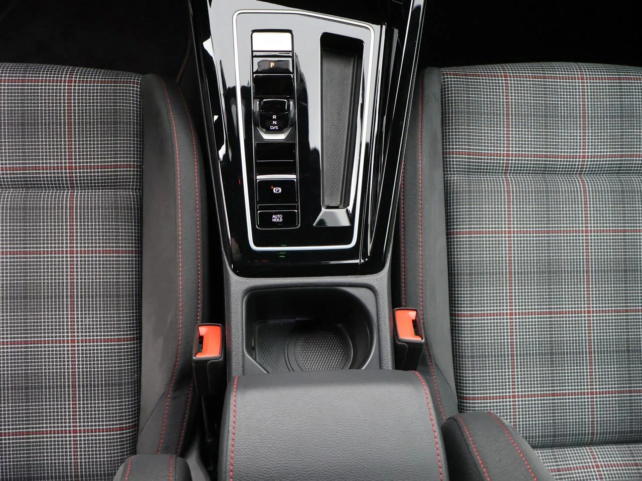 Volkswagen-Golf-image-20