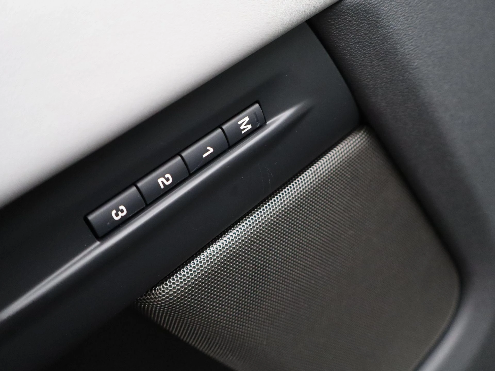 Land Rover-Range Rover Evoque-image-20