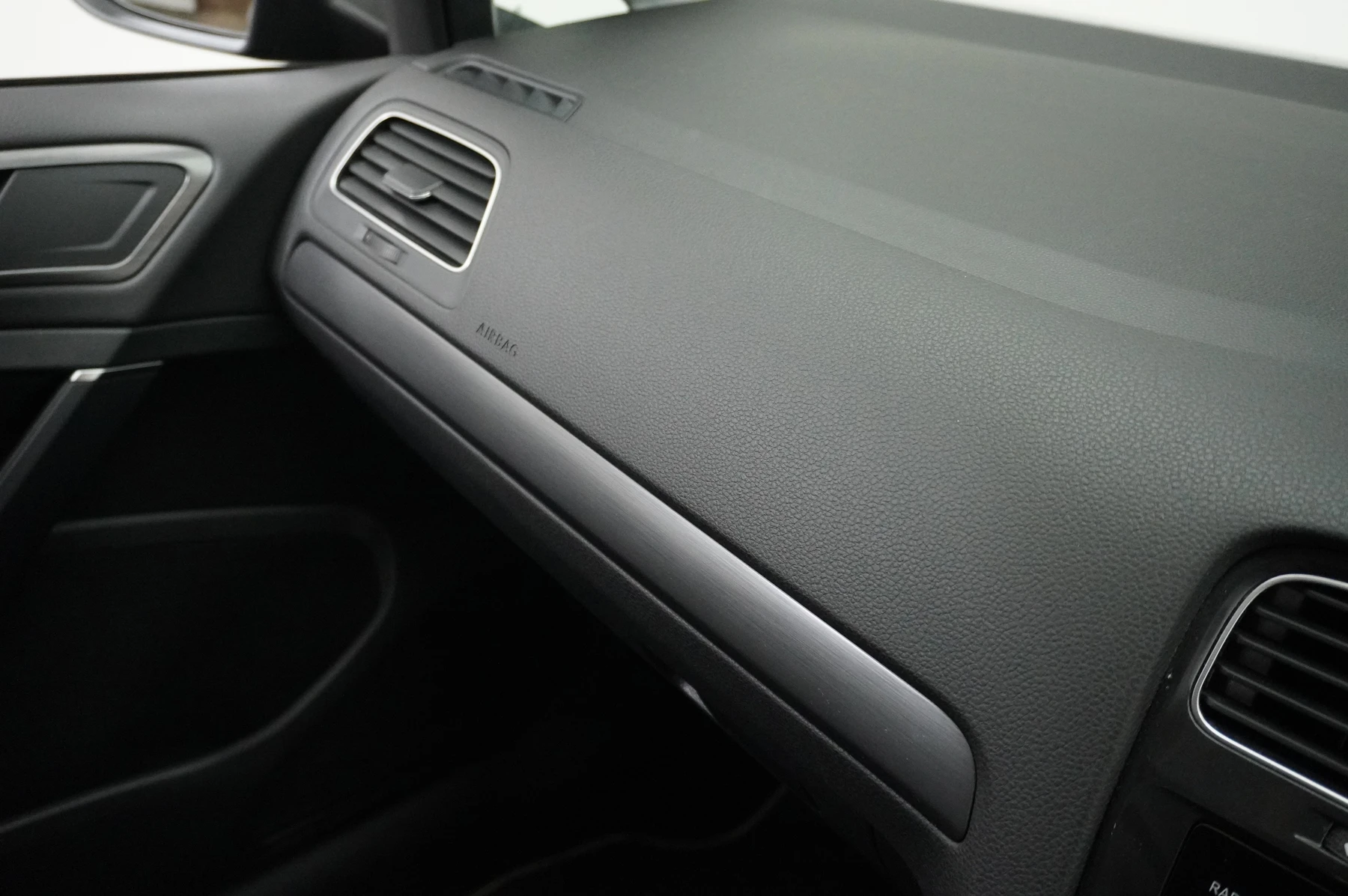 Volkswagen-Golf-image-34