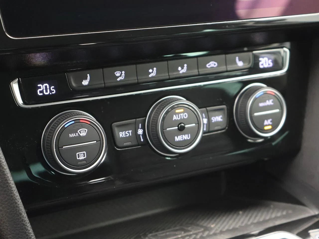 Volkswagen-Passat-image-17