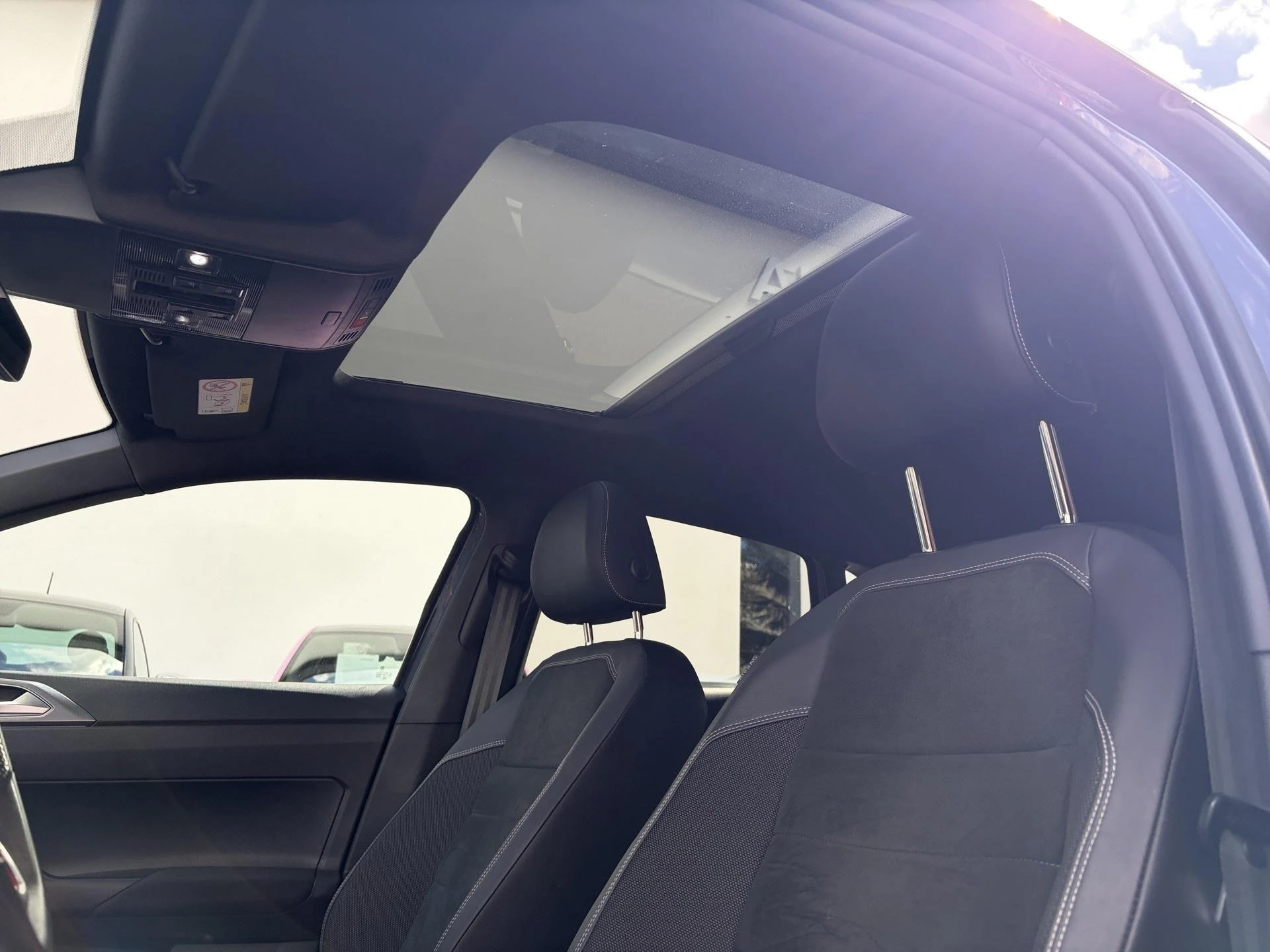 Volkswagen-Polo-image-5