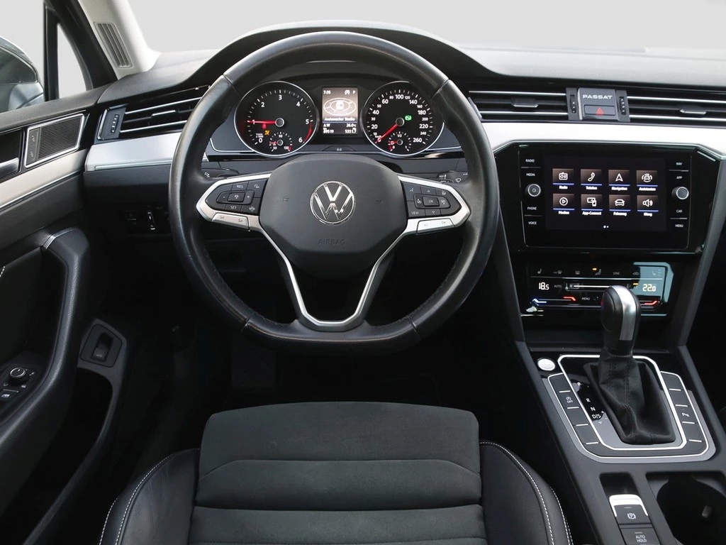 Volkswagen Passat Variant 2.0 TDI DSG Elegance AHK/Navi/RFK