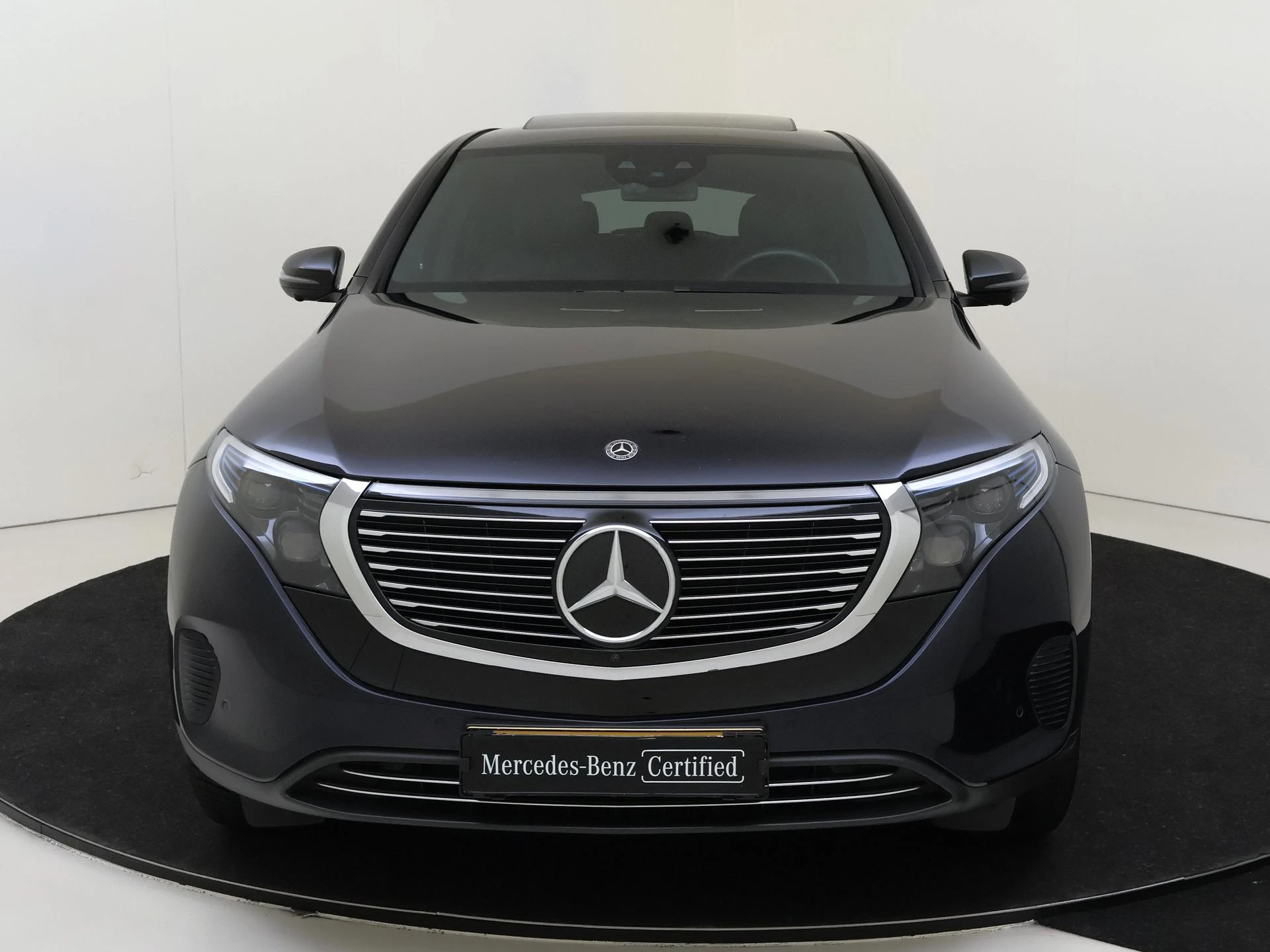 Mercedes-Benz-EQC-image-5