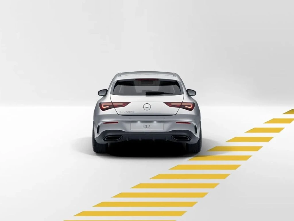 Mercedes-Benz-CLA 220 d-image-5