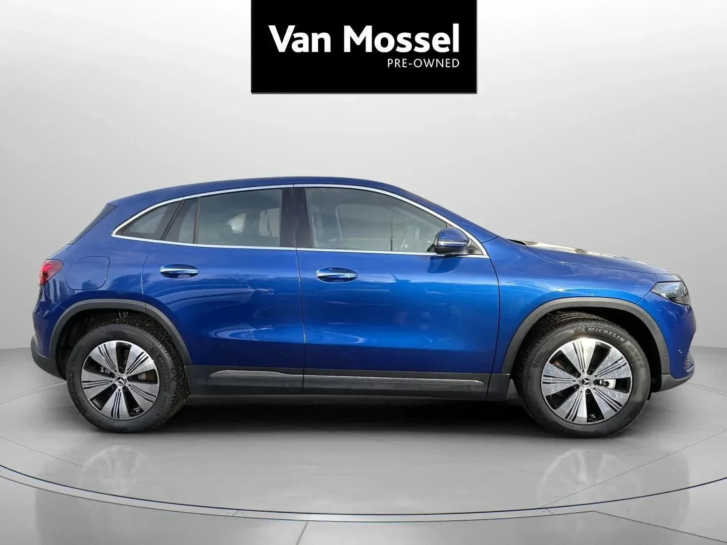 Mercedes-Benz-EQA-image-3