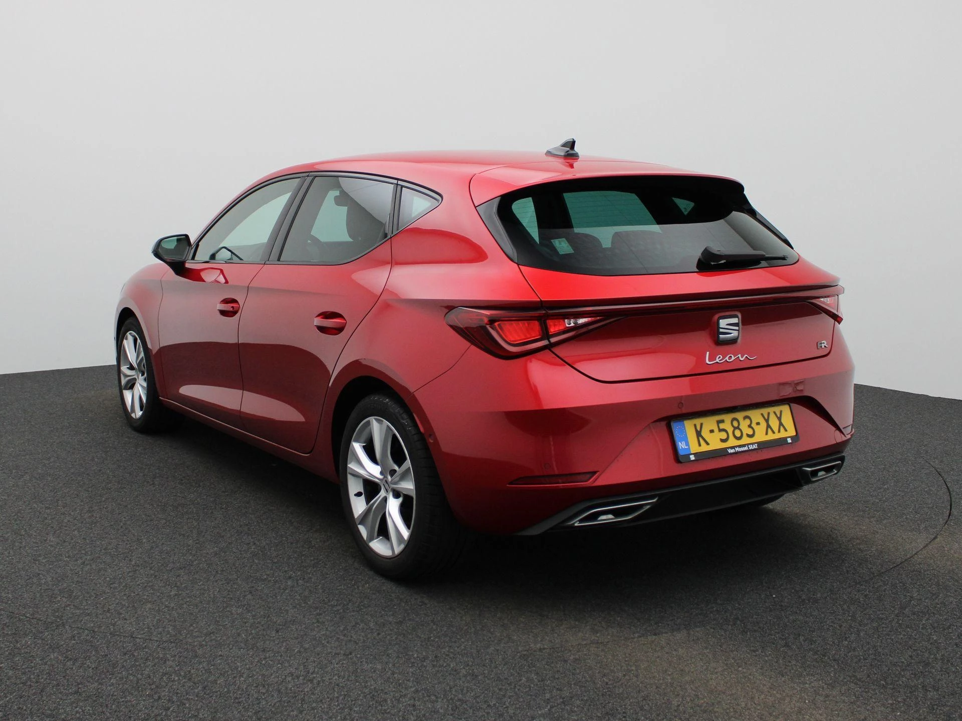 SEAT-Leon-image-1