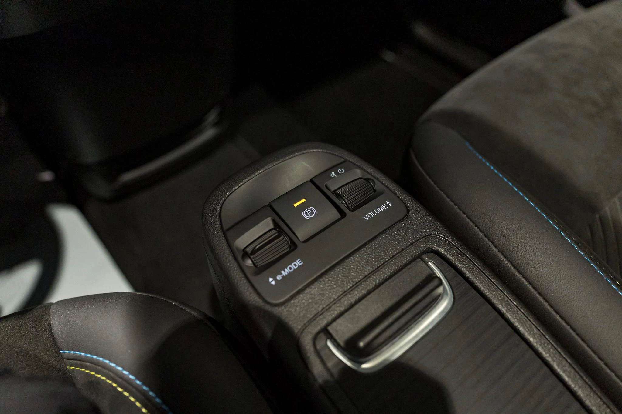 Abarth 500e 42-kWh 114kw Scorpionissima