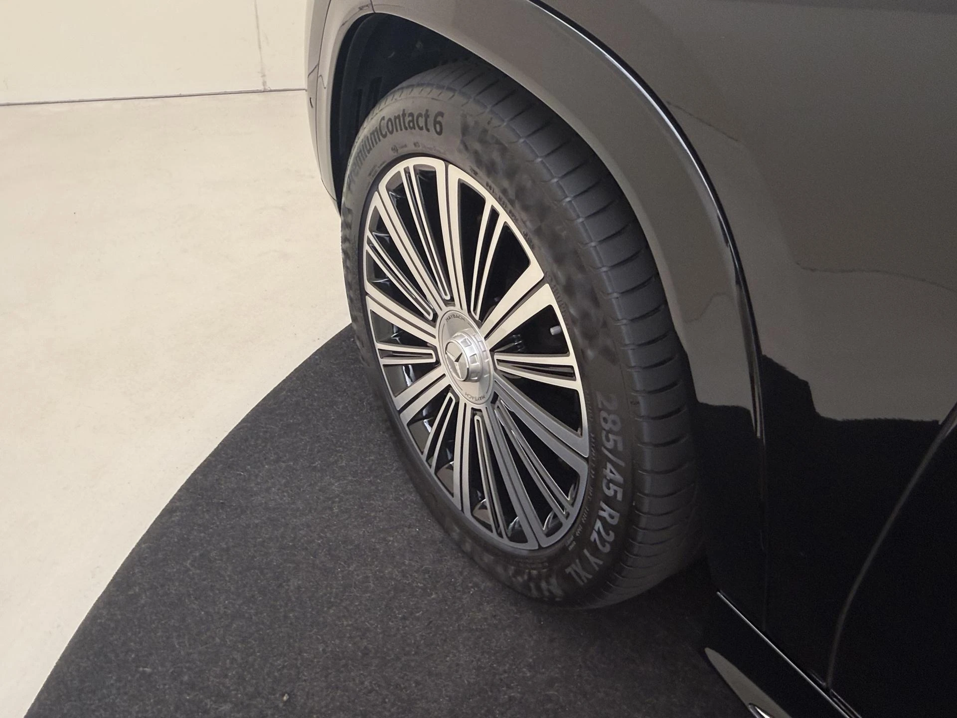 Mercedes-Benz-GLS-image-30