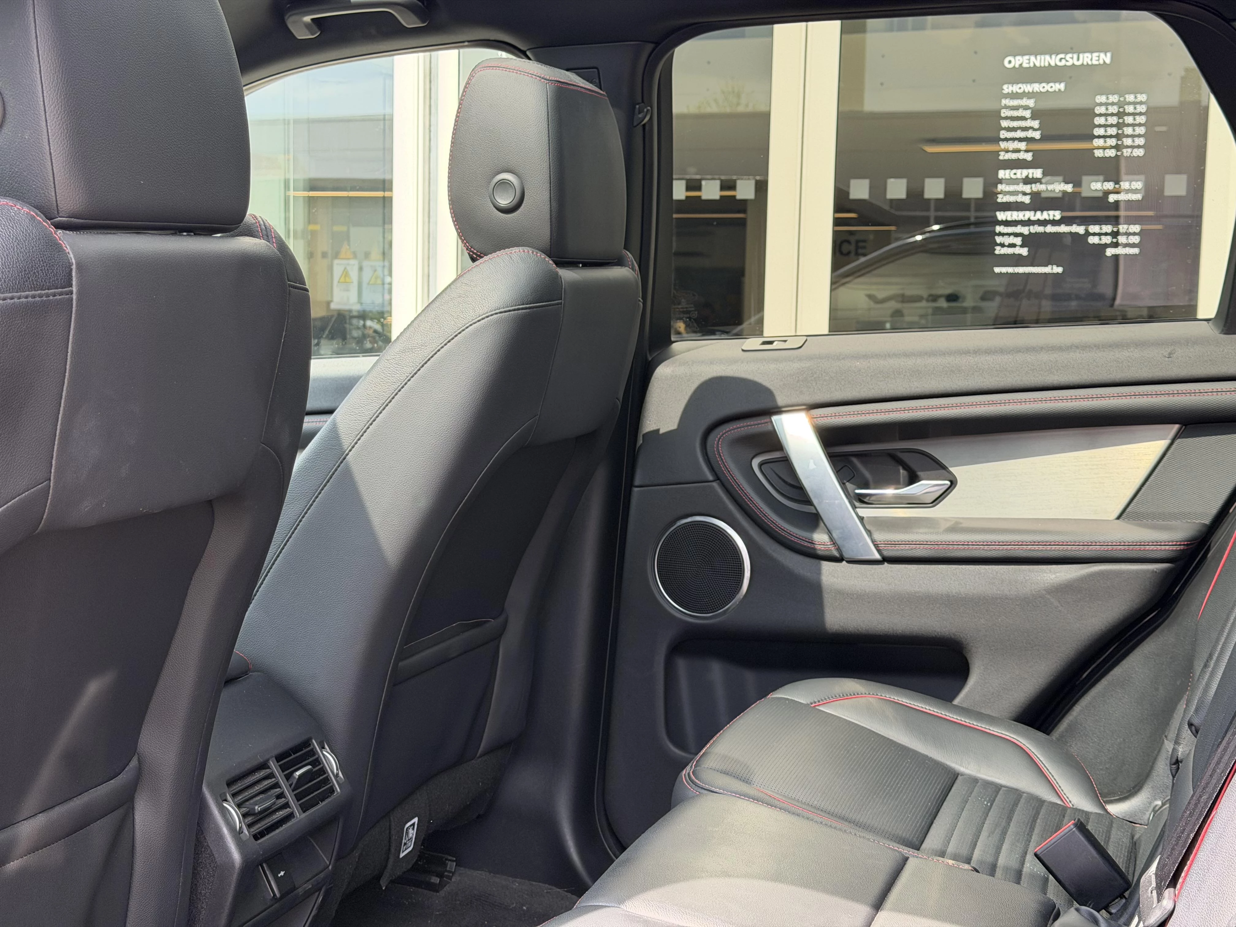 Land Rover-Discovery Sport-image-8