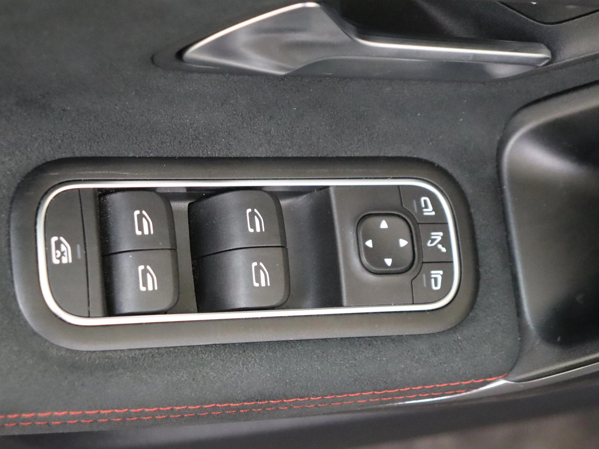 Mercedes-Benz-CLA-image-27