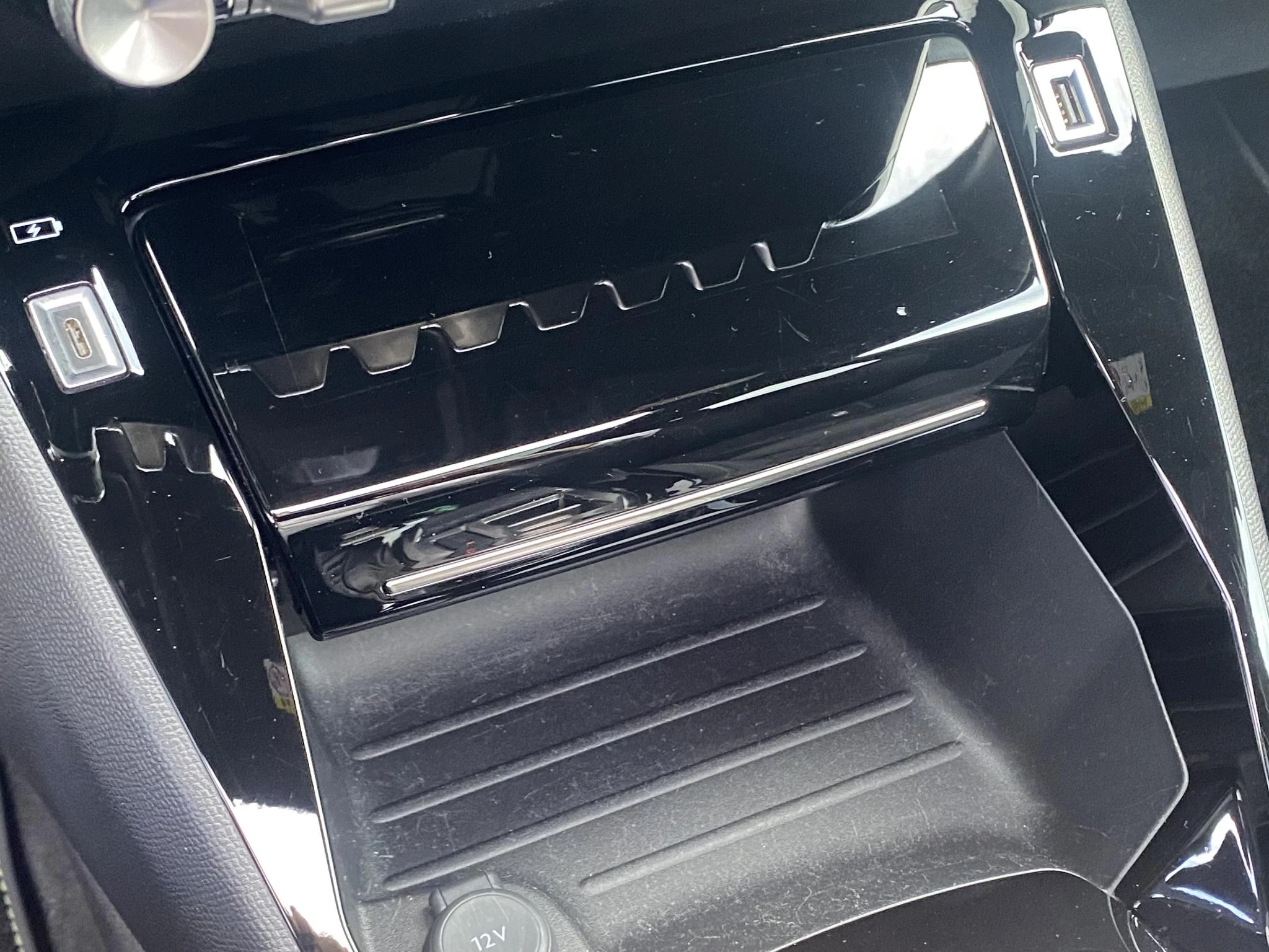 Peugeot-e-2008-image-30