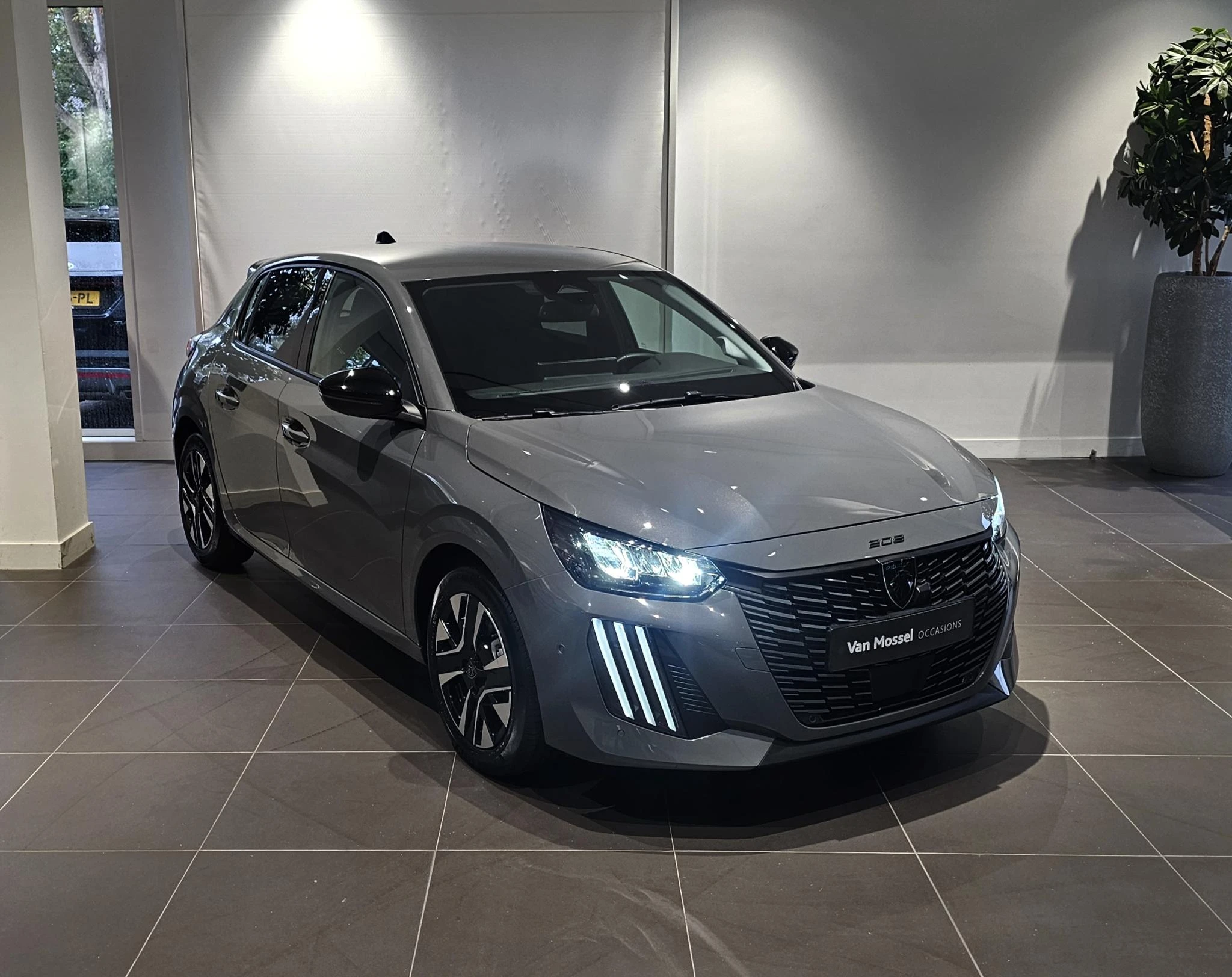 Peugeot-208-image-2