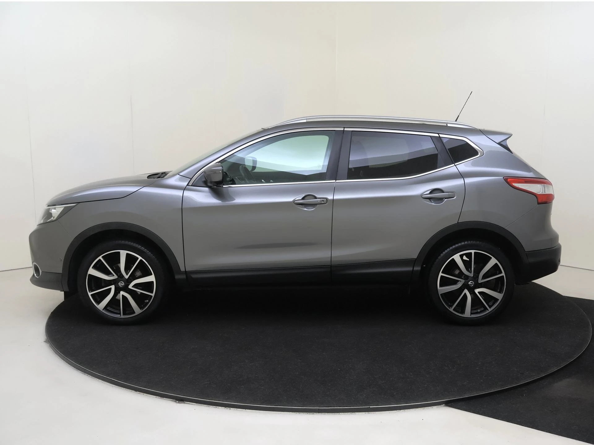 Nissan-QASHQAI-image-7