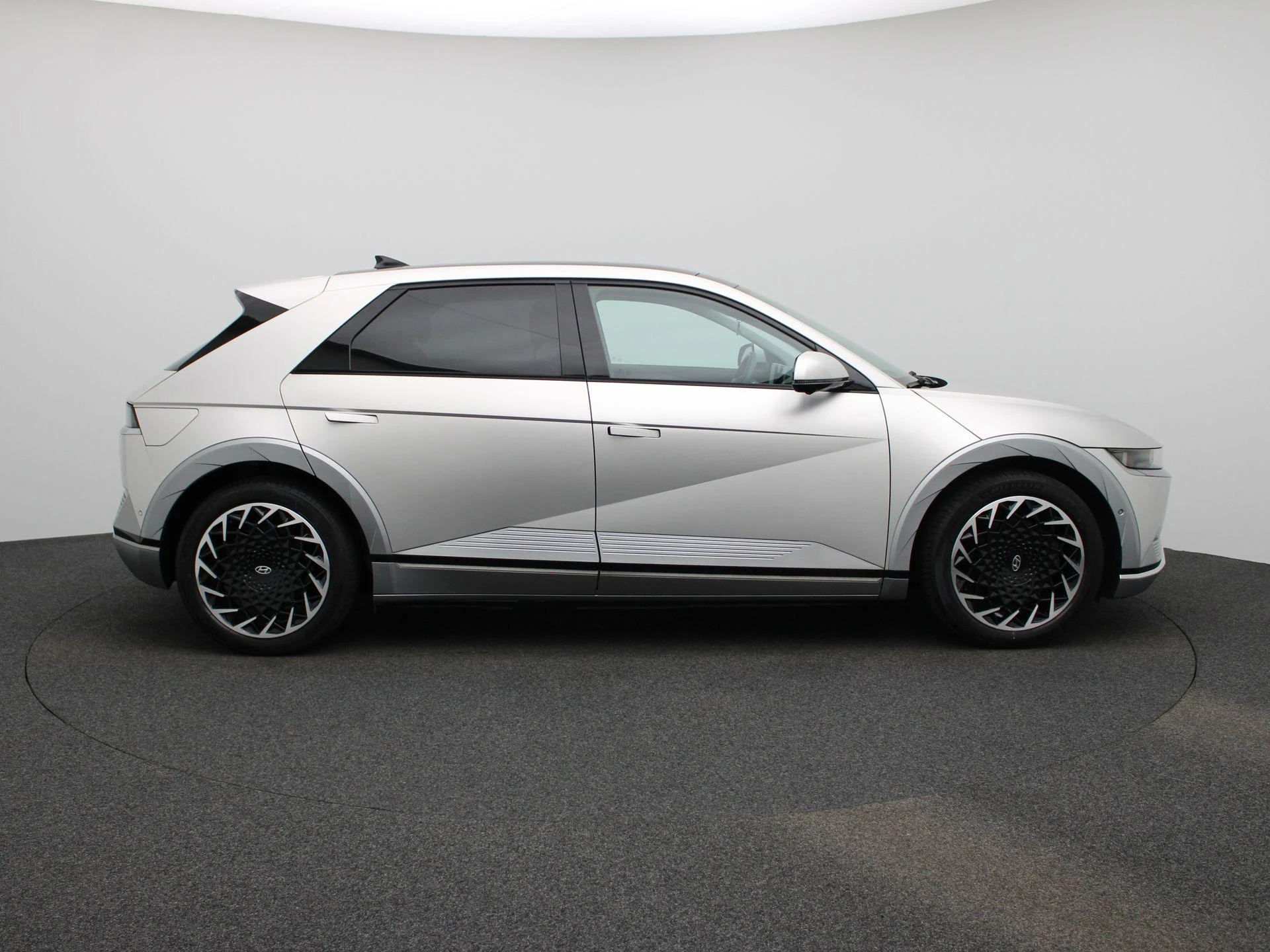 Hyundai-IONIQ 5-image-5