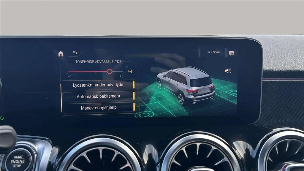 Mercedes-Benz-GLB-image-21