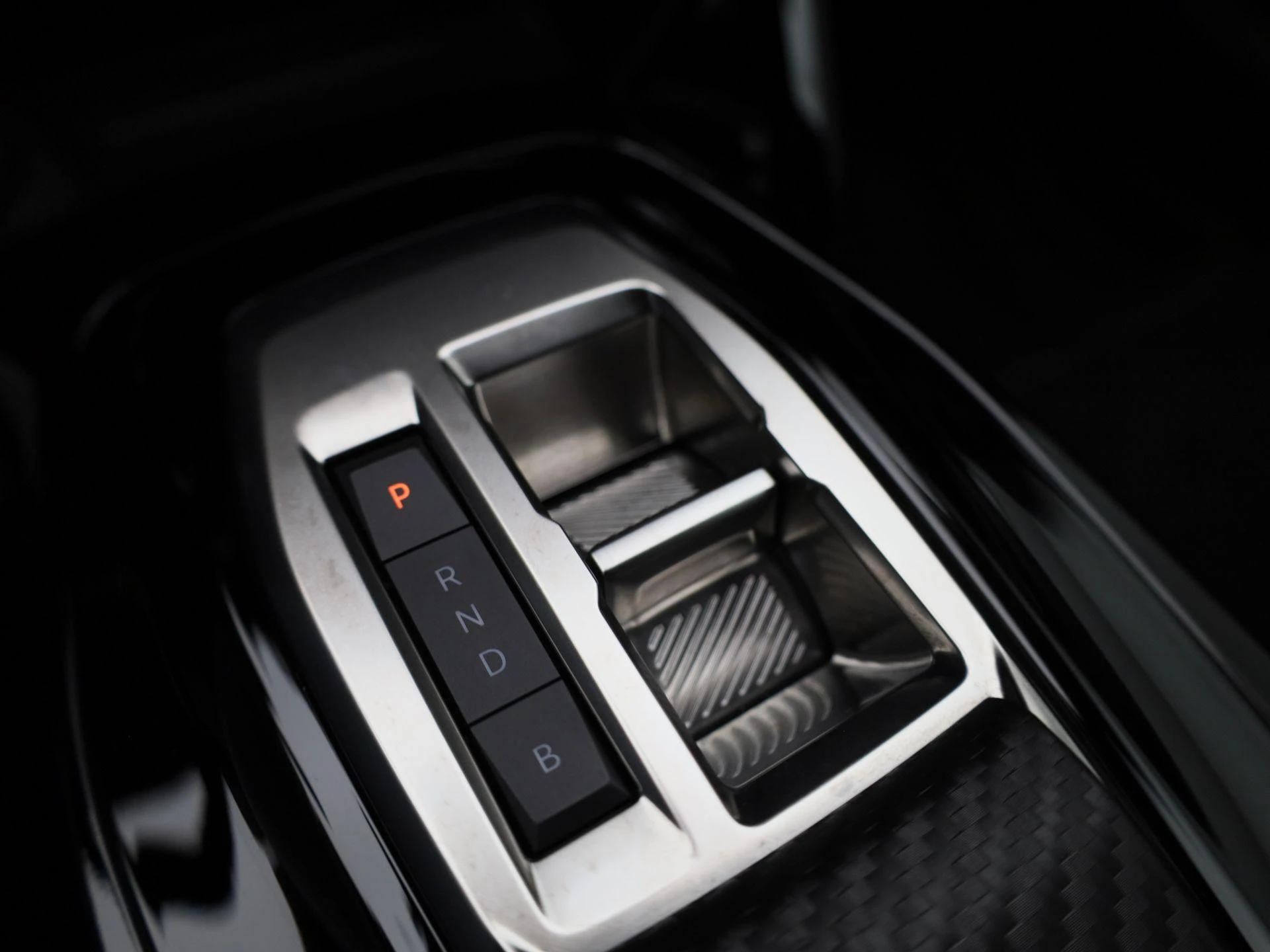 Peugeot-e-208-image-25