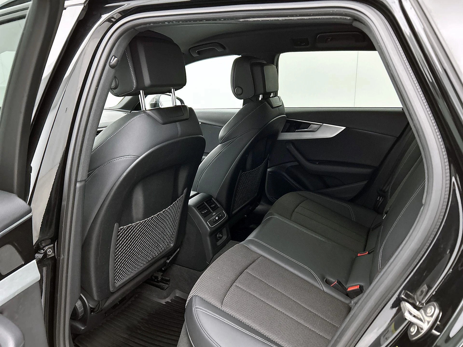 Audi A4 Avant 40 TFSI quattro S edition Competition