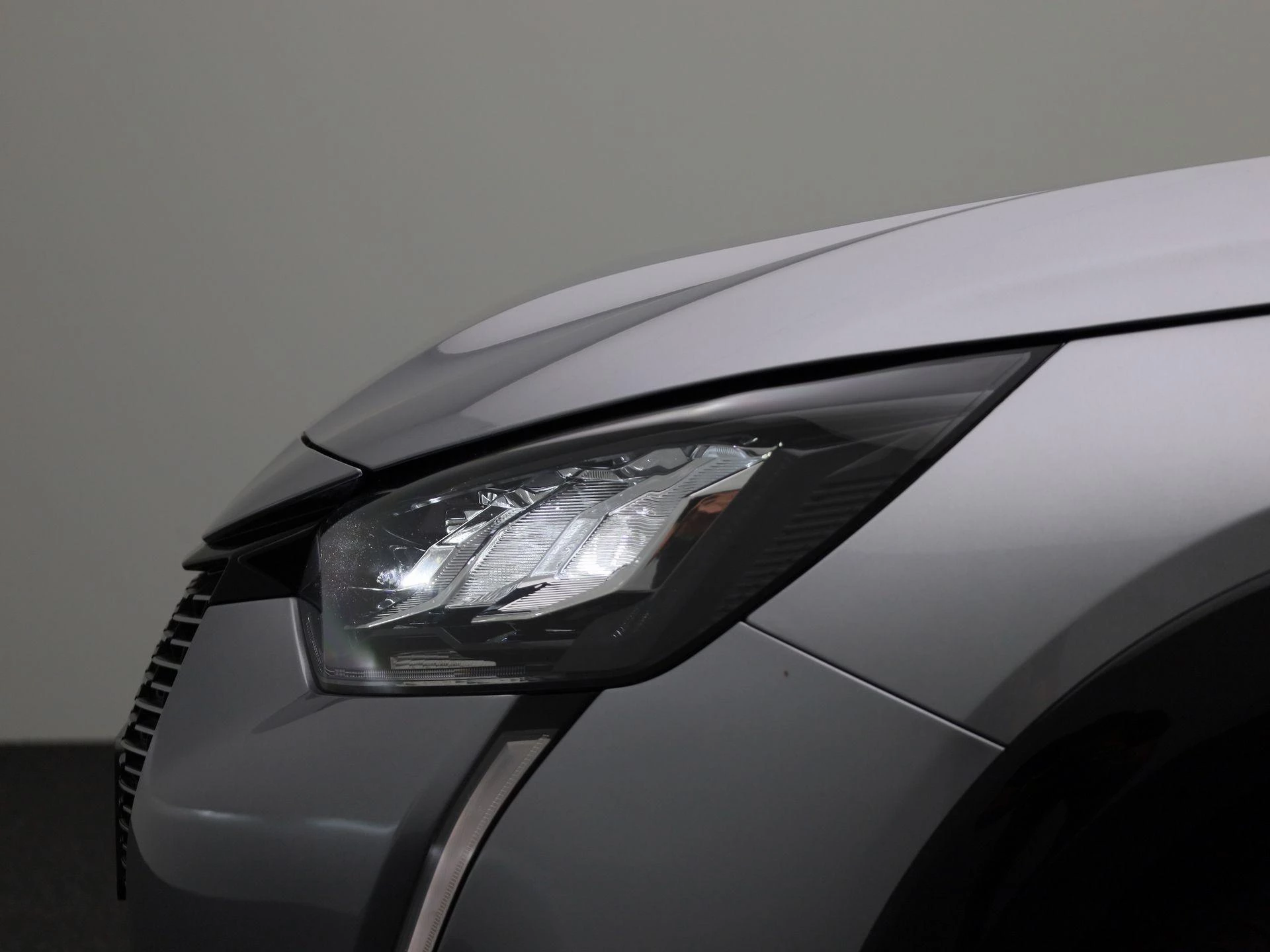Peugeot-e-208-image-14