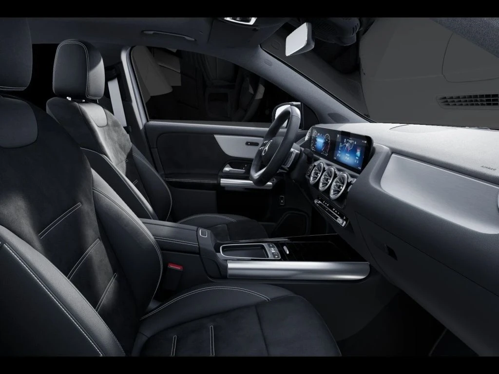 Mercedes-Benz-GLA 200-image-9