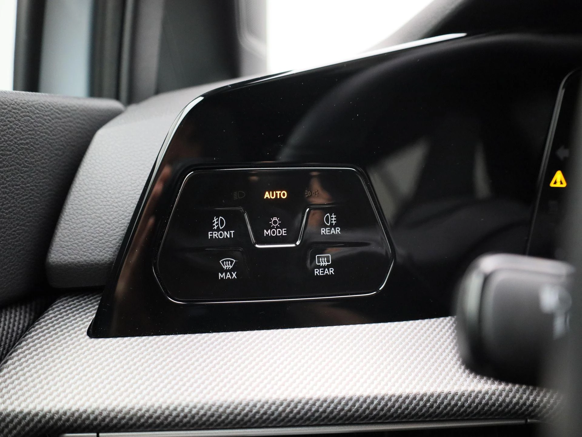 Volkswagen-Golf-image-21