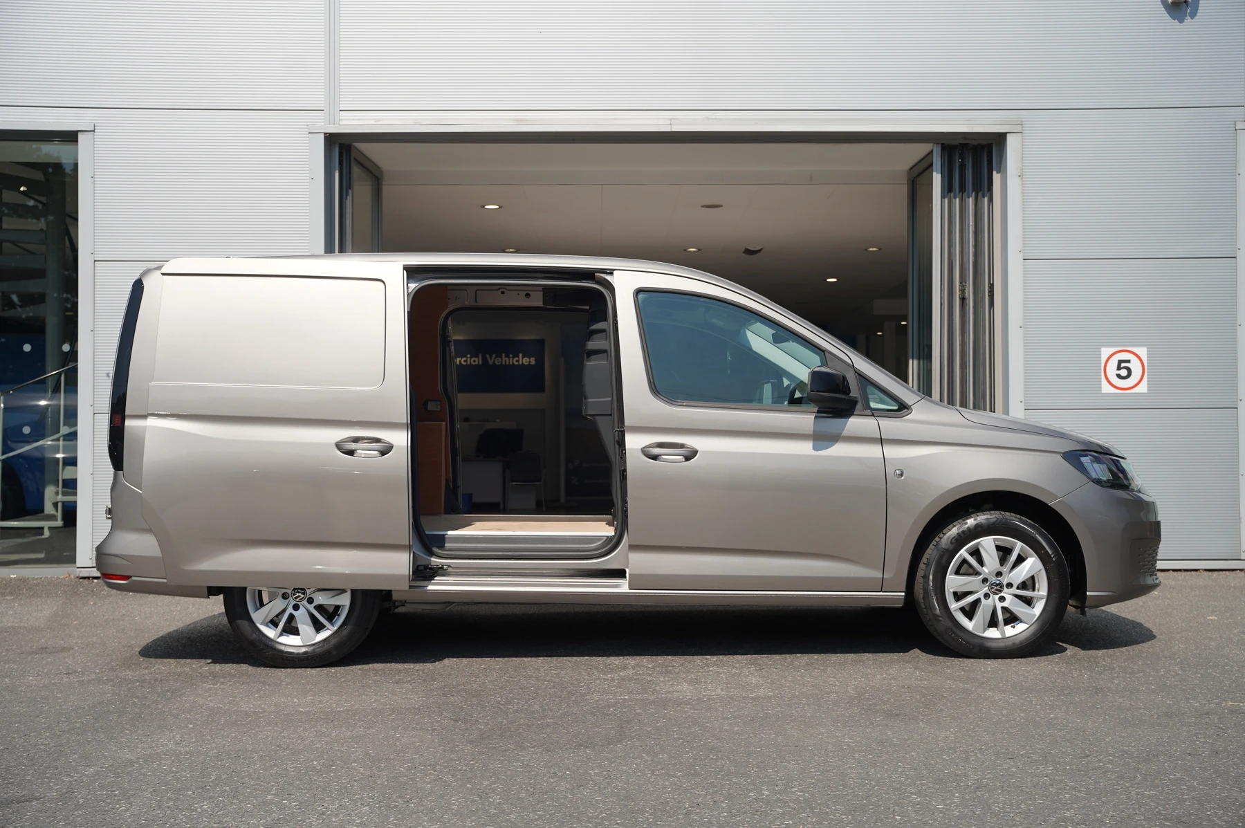 Volkswagen-Caddy-image-11