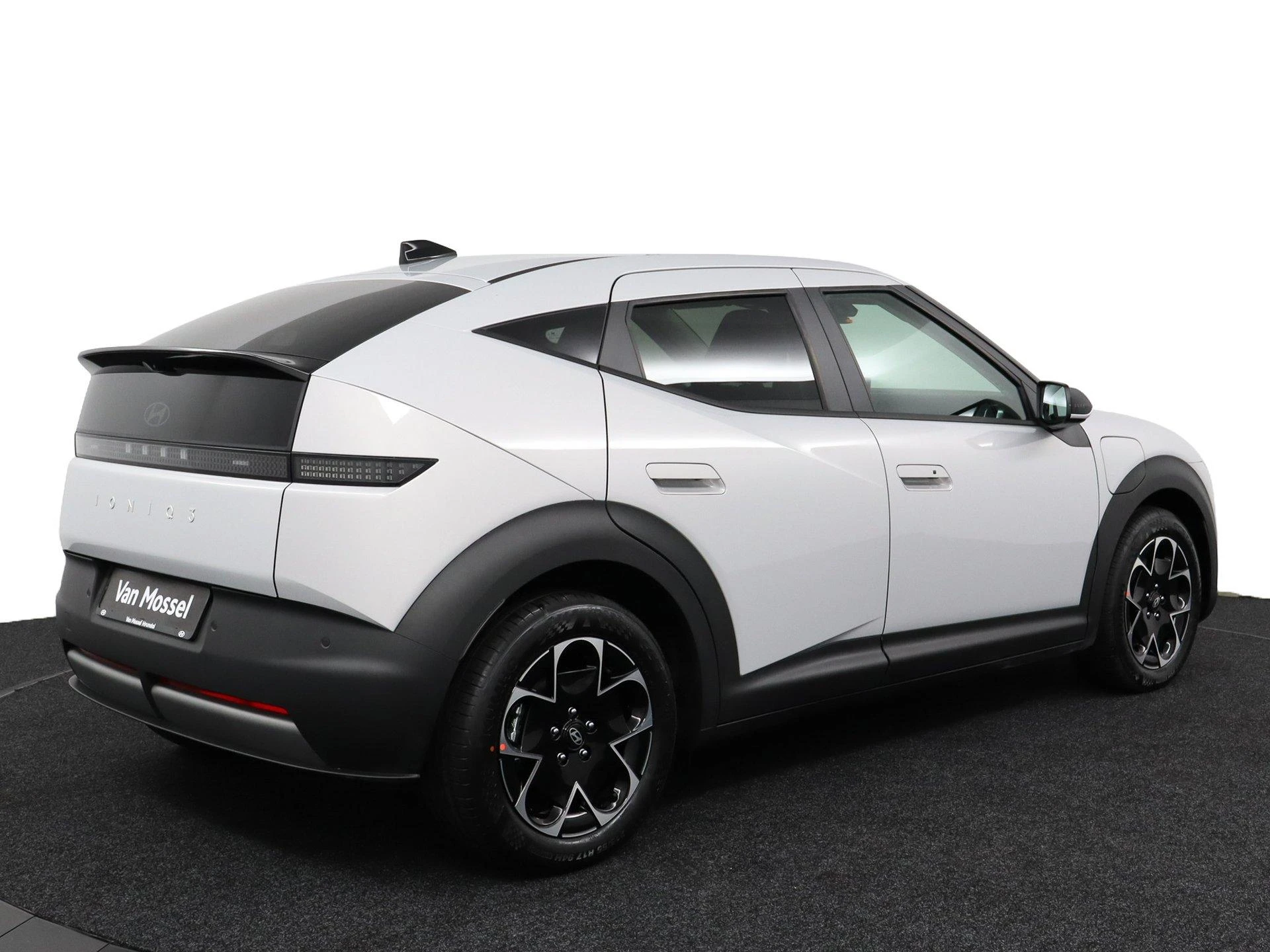 Hyundai-IONIQ 3-image-2