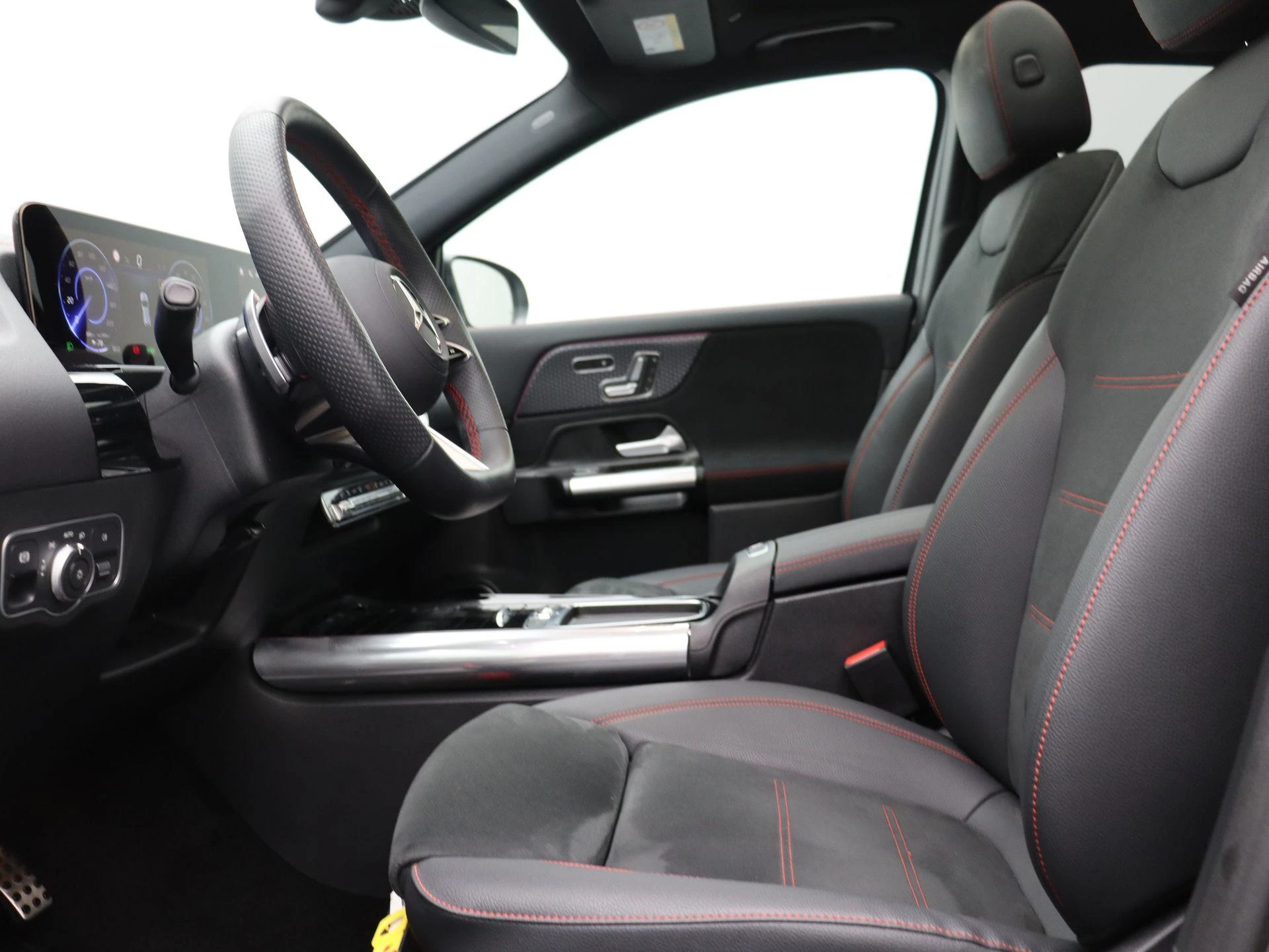 Mercedes-Benz EQA 250+ STAR EDITION + AMG + PANO DAK + BURMESTER + TREKHAAK + HEAD UP