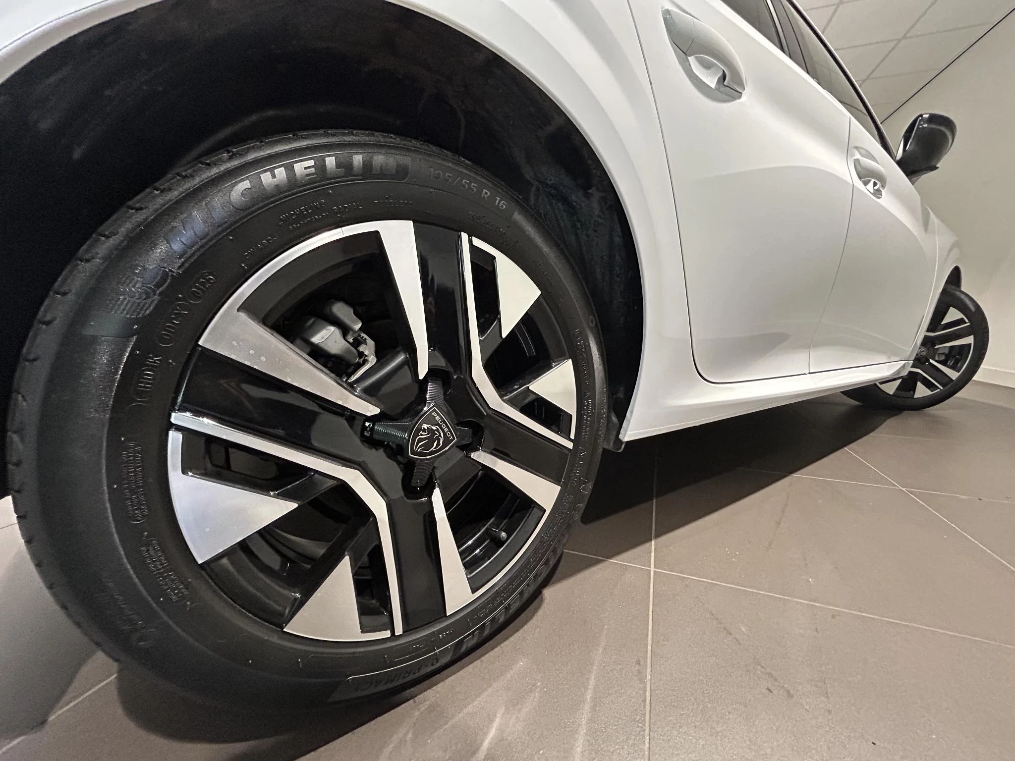 Peugeot 208 1.2 Hybrid 110 e-DCS6 Allure