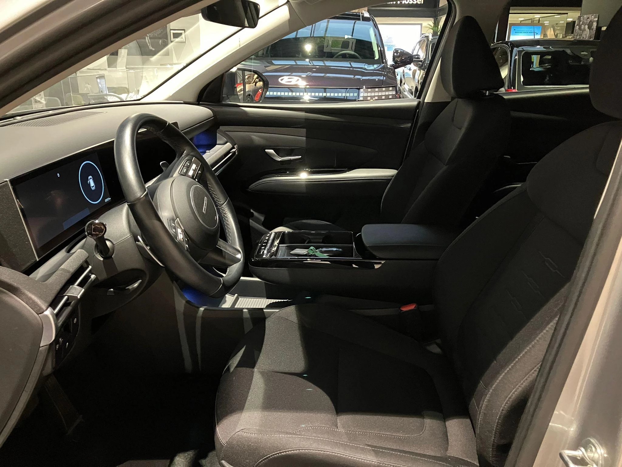 Hyundai-Tucson Hybrid-image-16