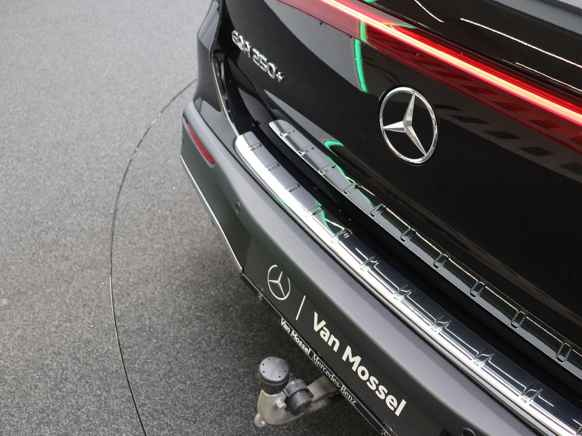 Mercedes-Benz-EQA-image-17