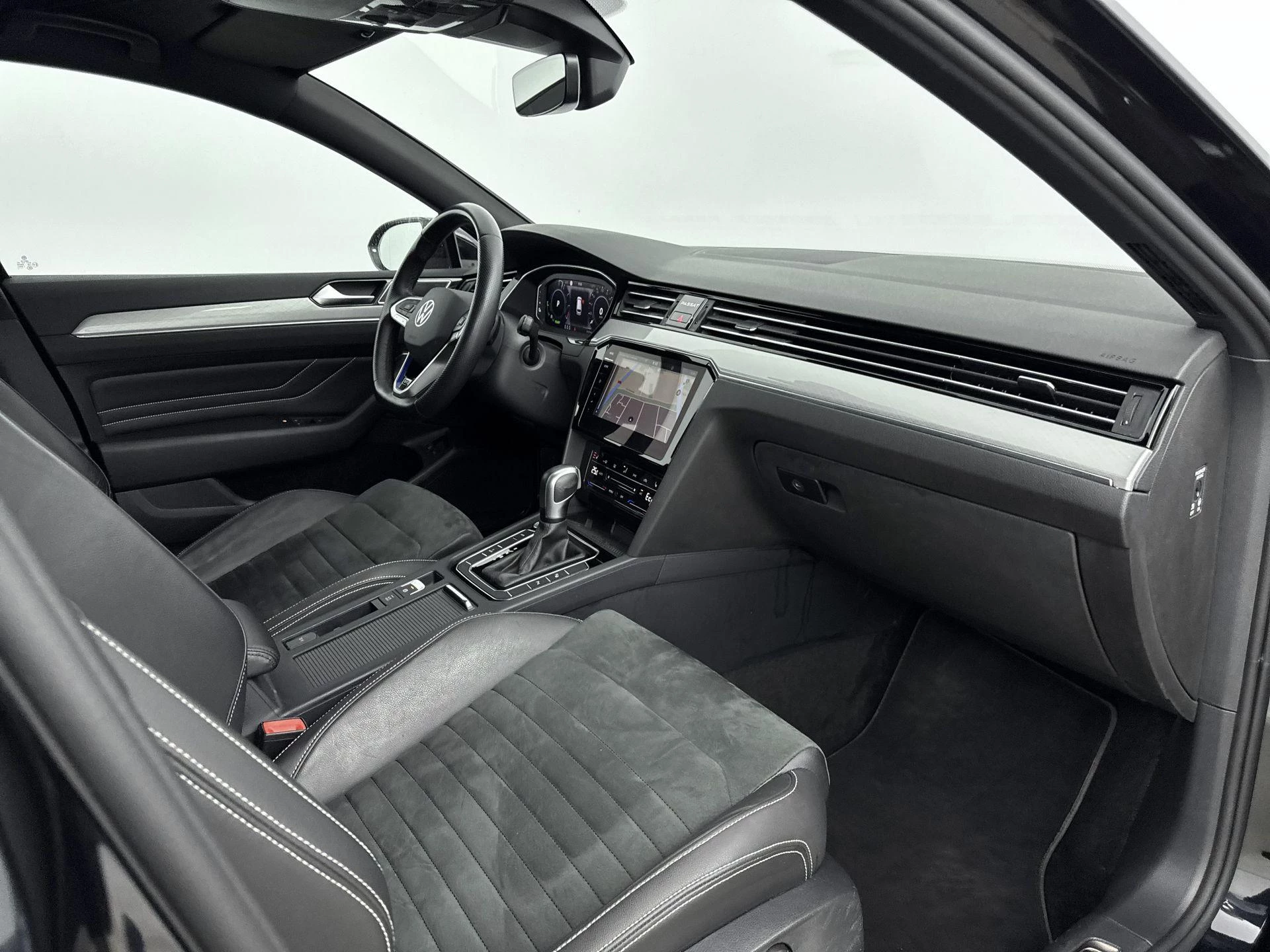 Volkswagen-Passat-image-16