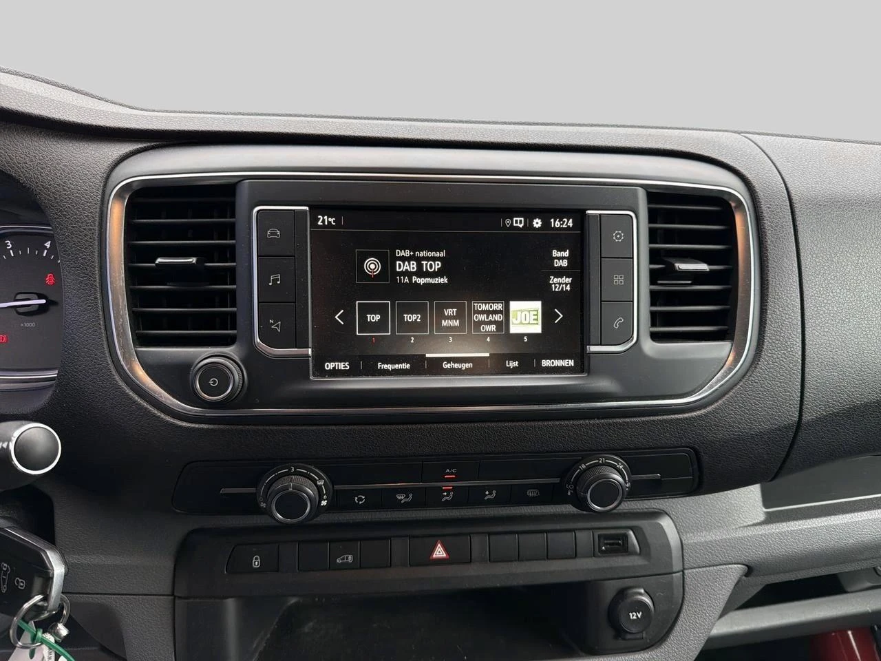 Opel-Vivaro-image-11