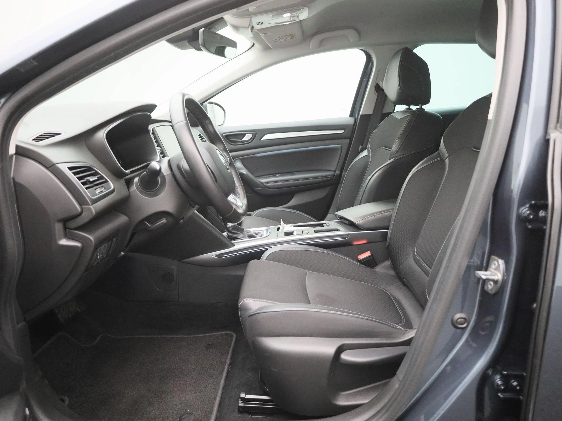 Renault-Mégane Estate-image-10