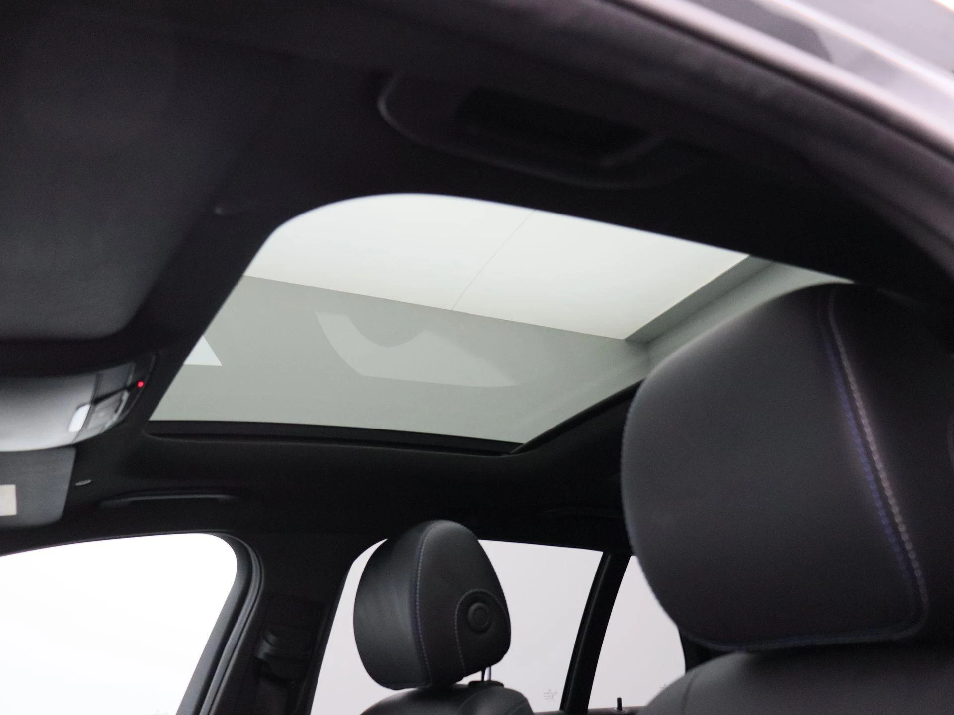 Mercedes-Benz-C-Klasse-image-9